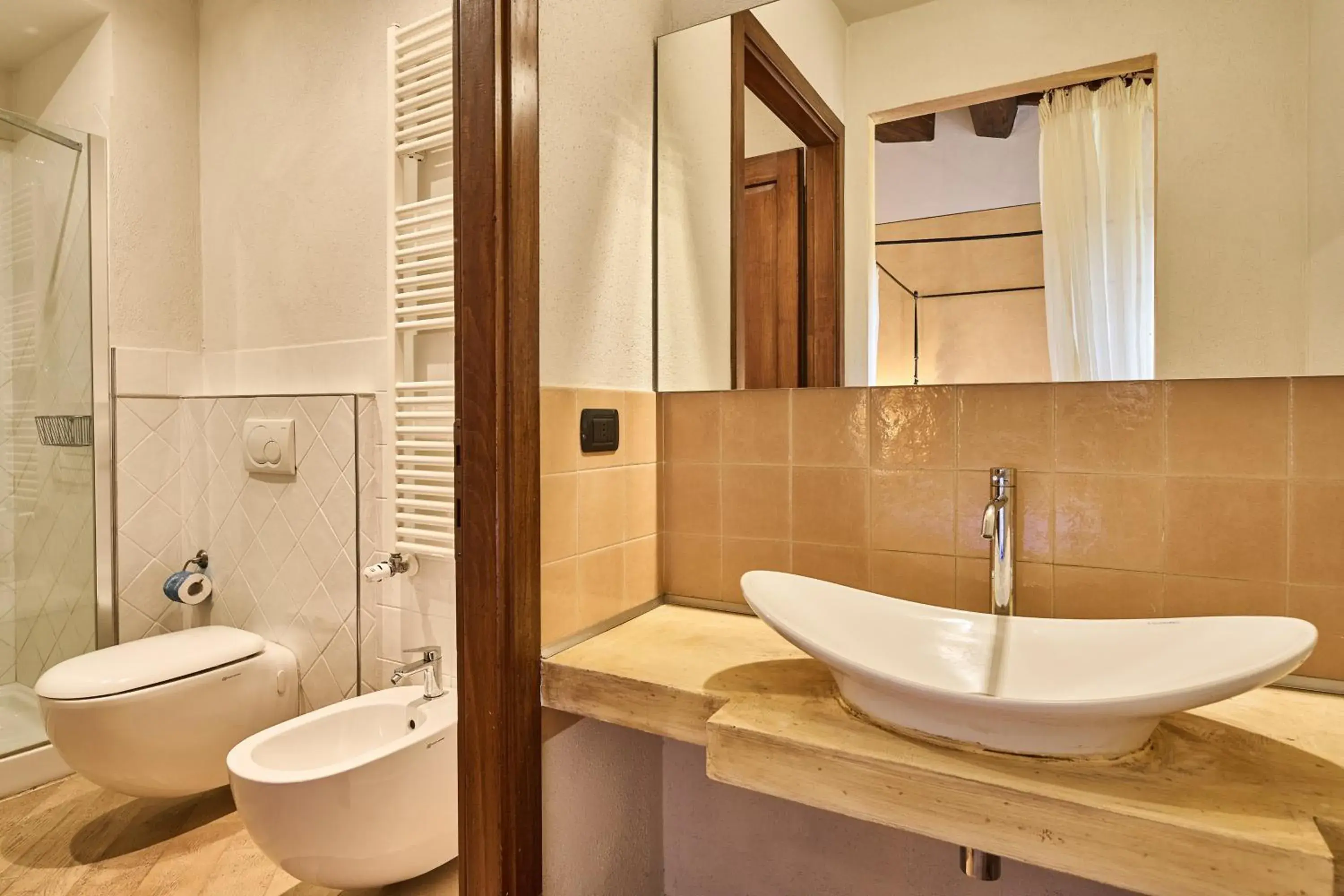 Bathroom in Borgo San Giusto Bathroom in Borgo San Giusto