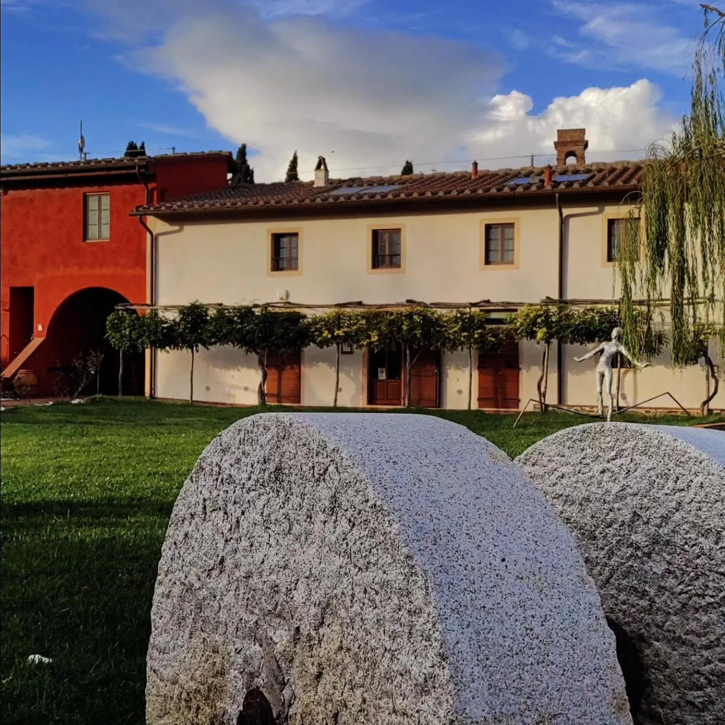 Property building in Borgo San Giusto