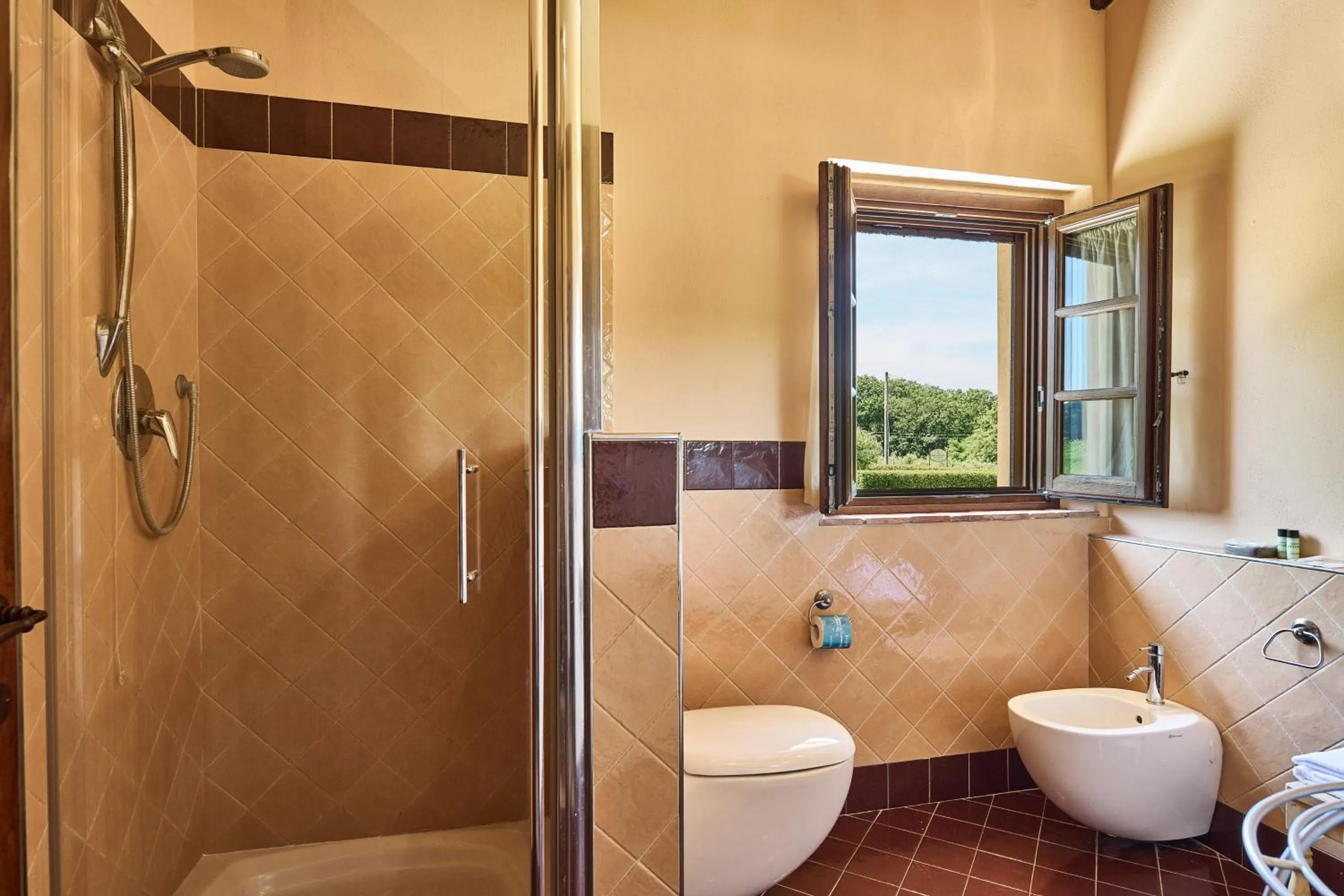 Shower in Borgo San Giusto