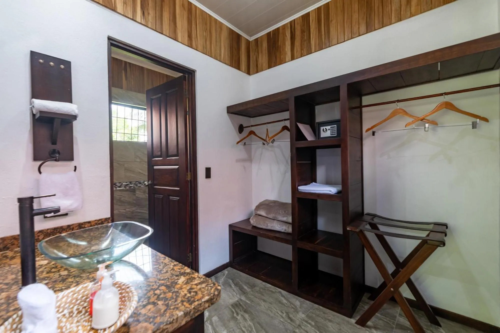 Bathroom in Arenal History INN