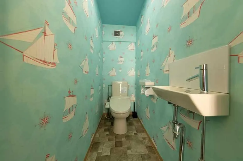 Toilet in Sea Breeze 1987