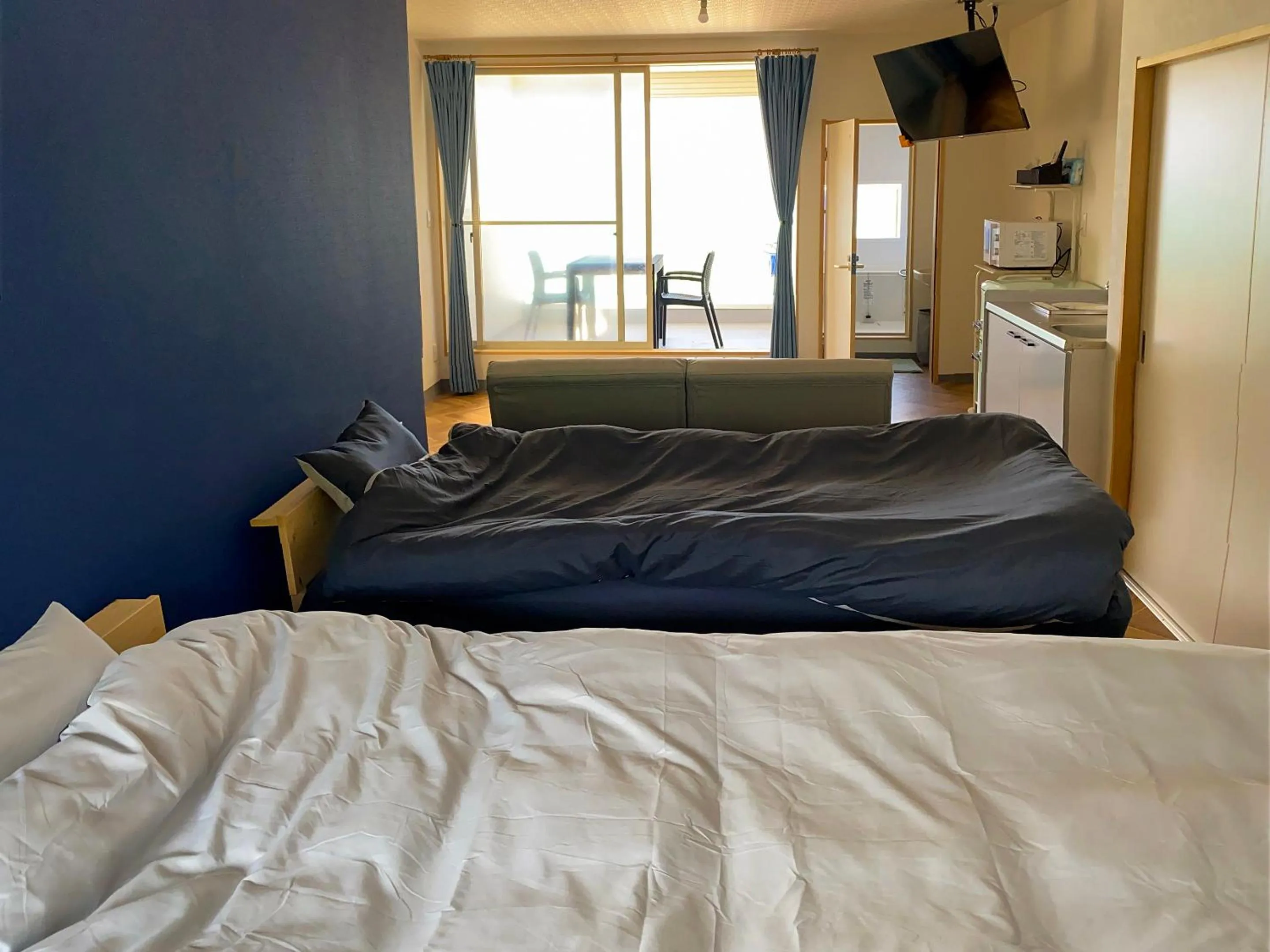 Photo of the whole room, Bed in Sea Breeze 1987