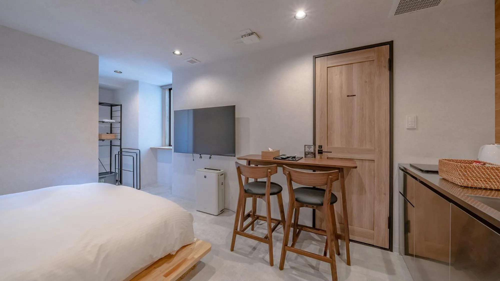 Kitchen or kitchenette, Bed in Relax Hotel Takayama Station
