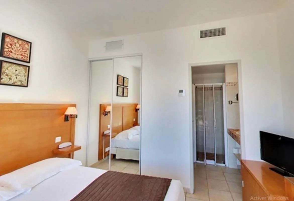 Photo of the whole room in Hôtel Lilium Maris