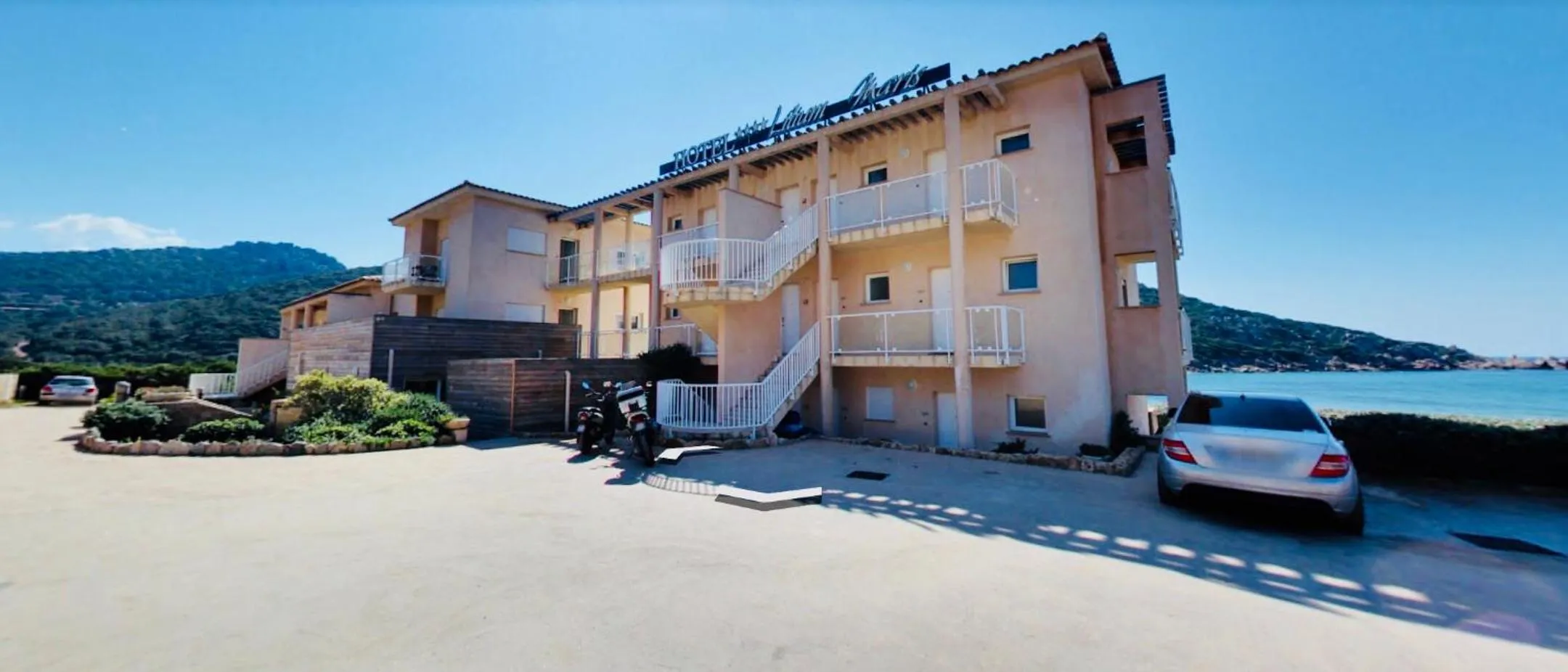 Property building in Hôtel Lilium Maris