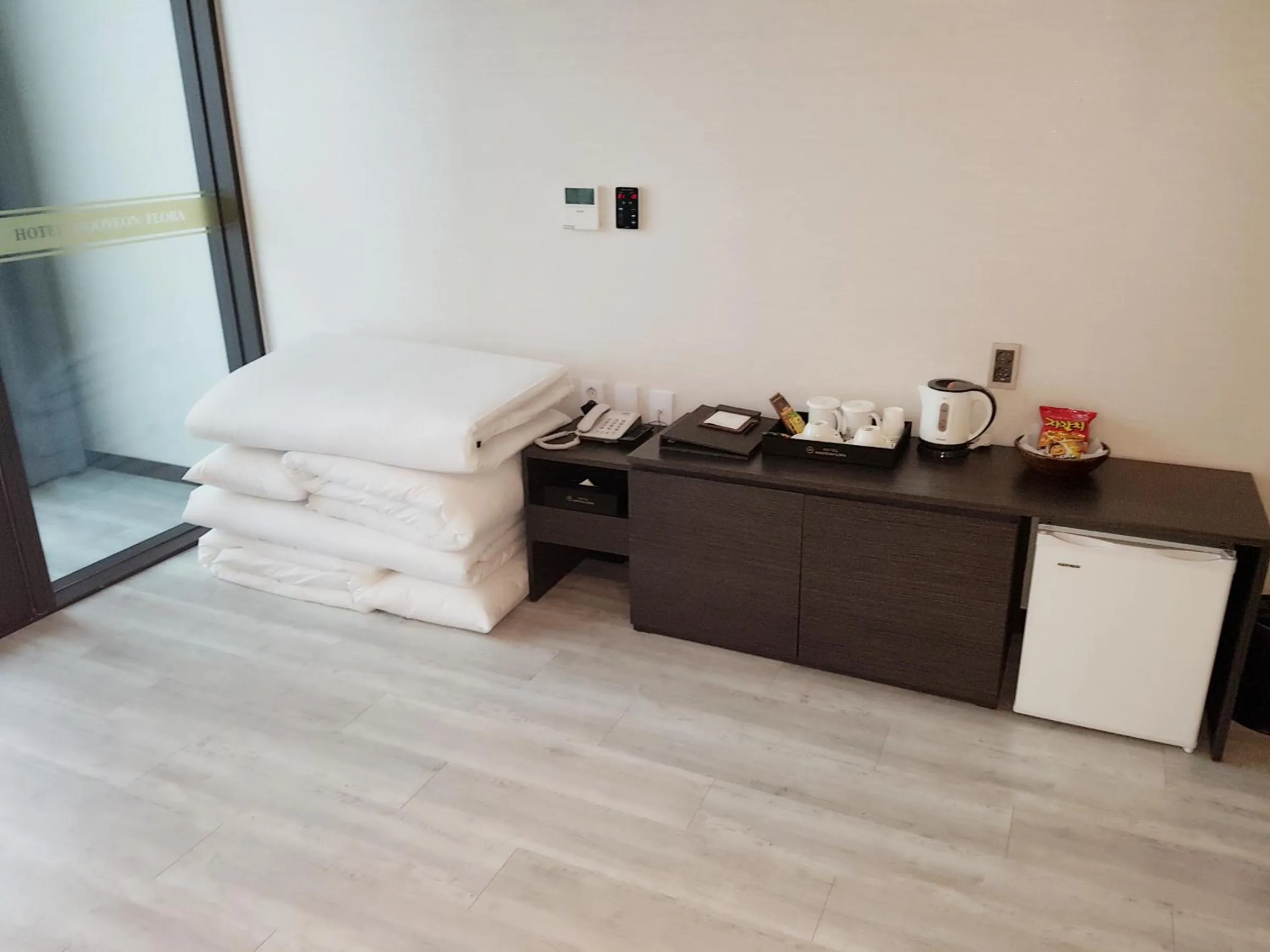 Bedroom, Bed in Hotel Wooyeon Flora