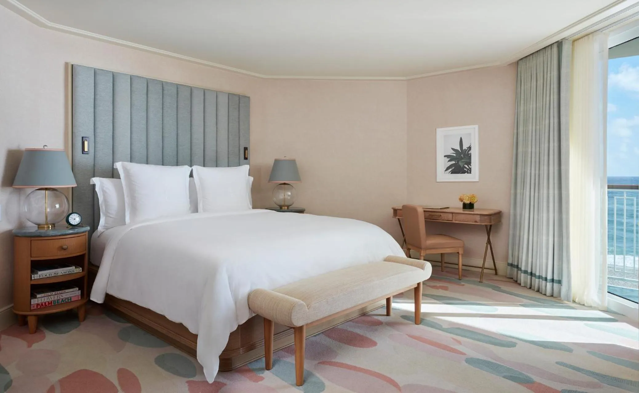 Bed in Four Seasons Resort Palm Beach