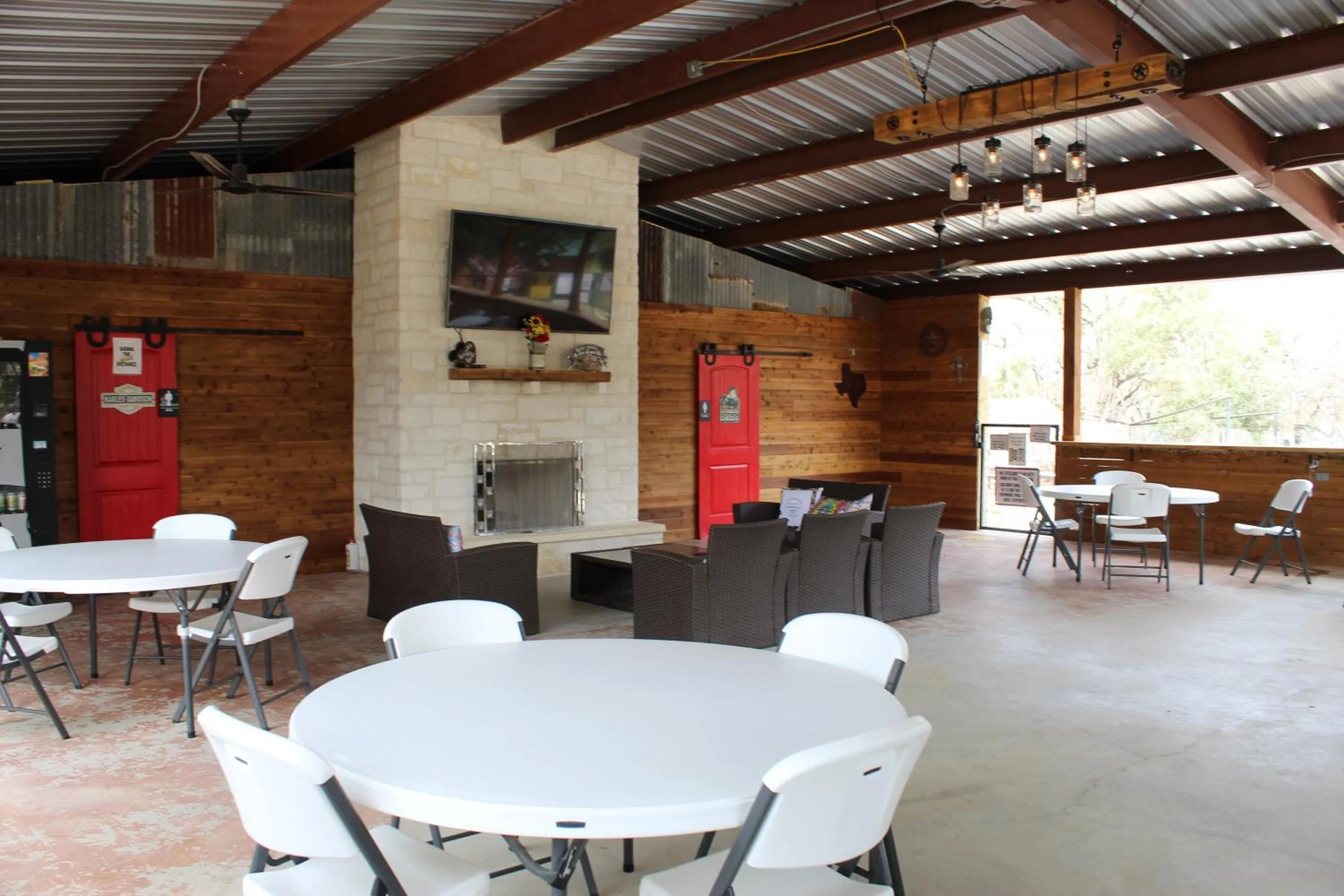 Patio in Al's Hideaway Cabin and RV Space, LLC