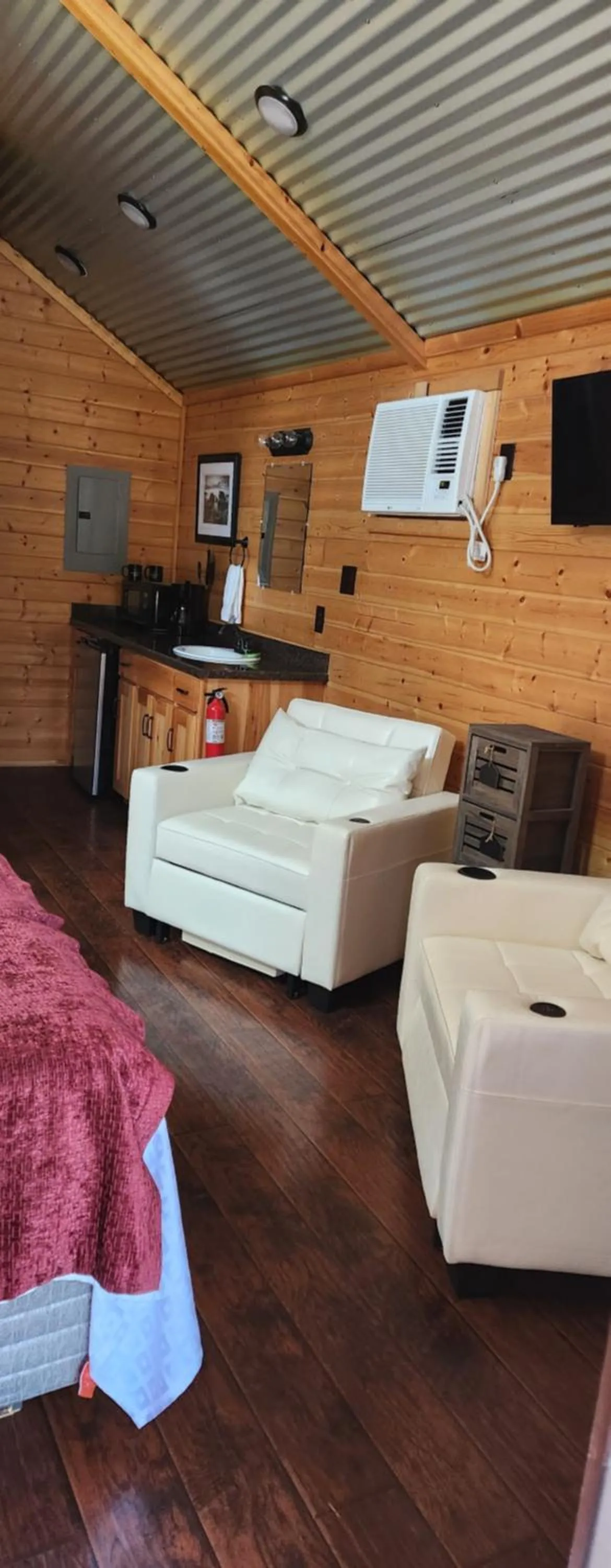 TV and multimedia in Al's Hideaway Cabin and RV Space, LLC