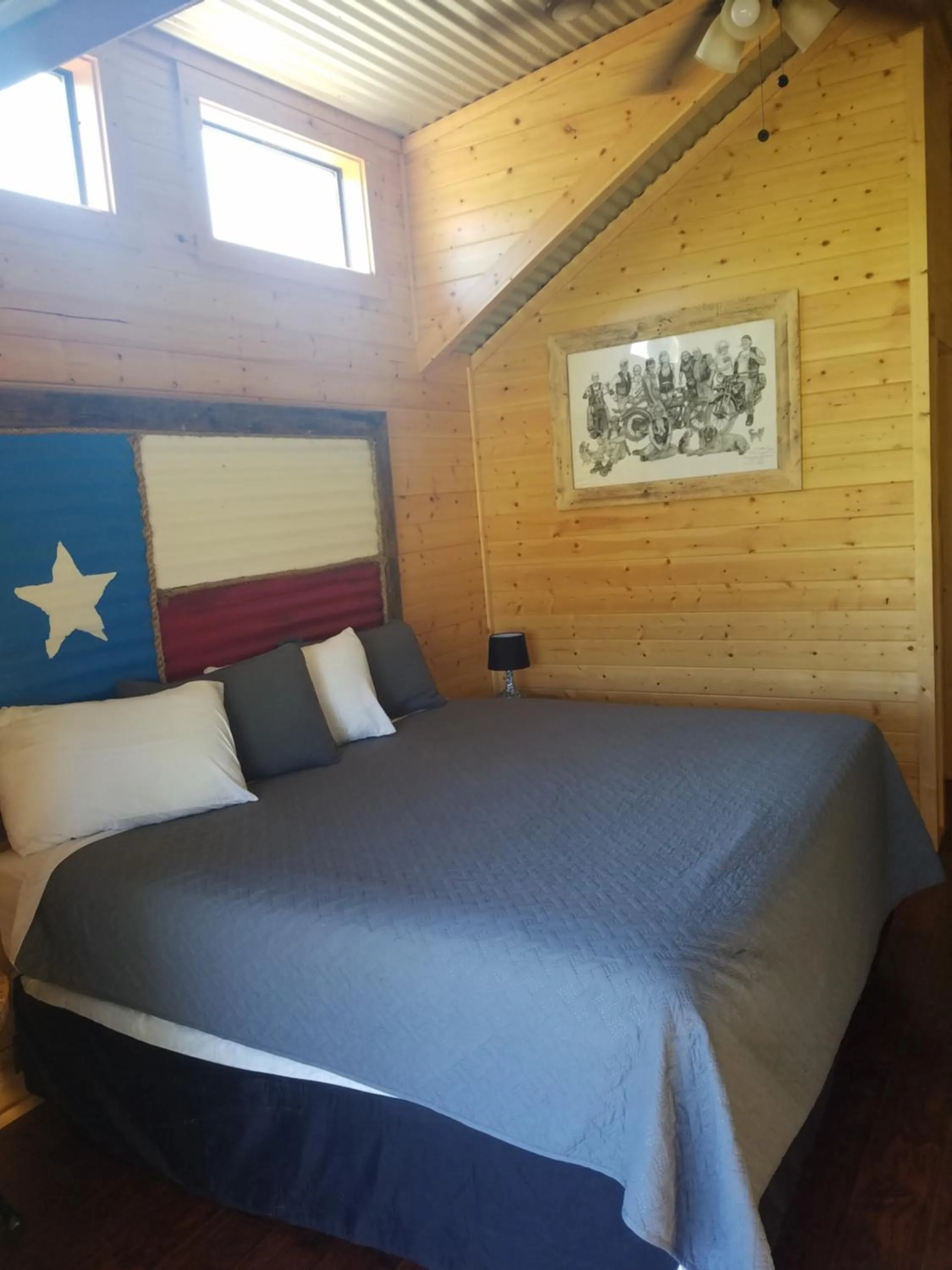 Bed in Al's Hideaway Cabin and RV Space, LLC