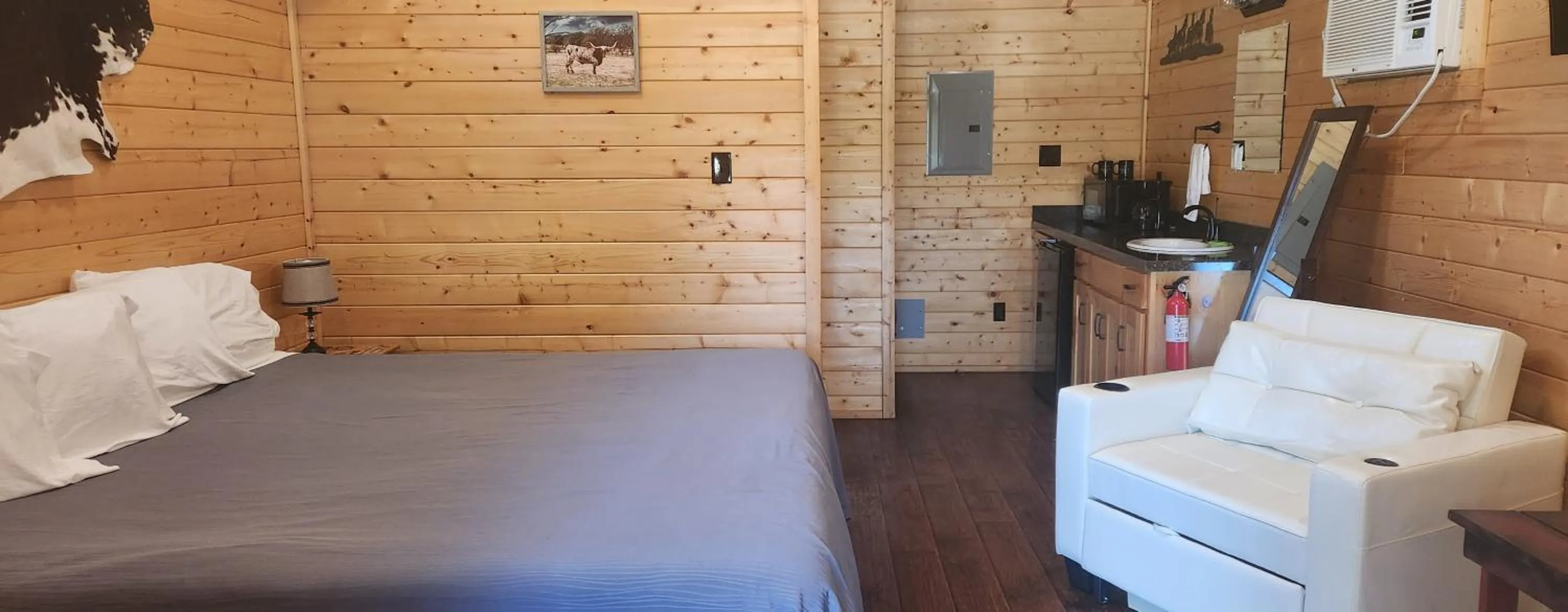 Bed in Al's Hideaway Cabin and RV Space, LLC