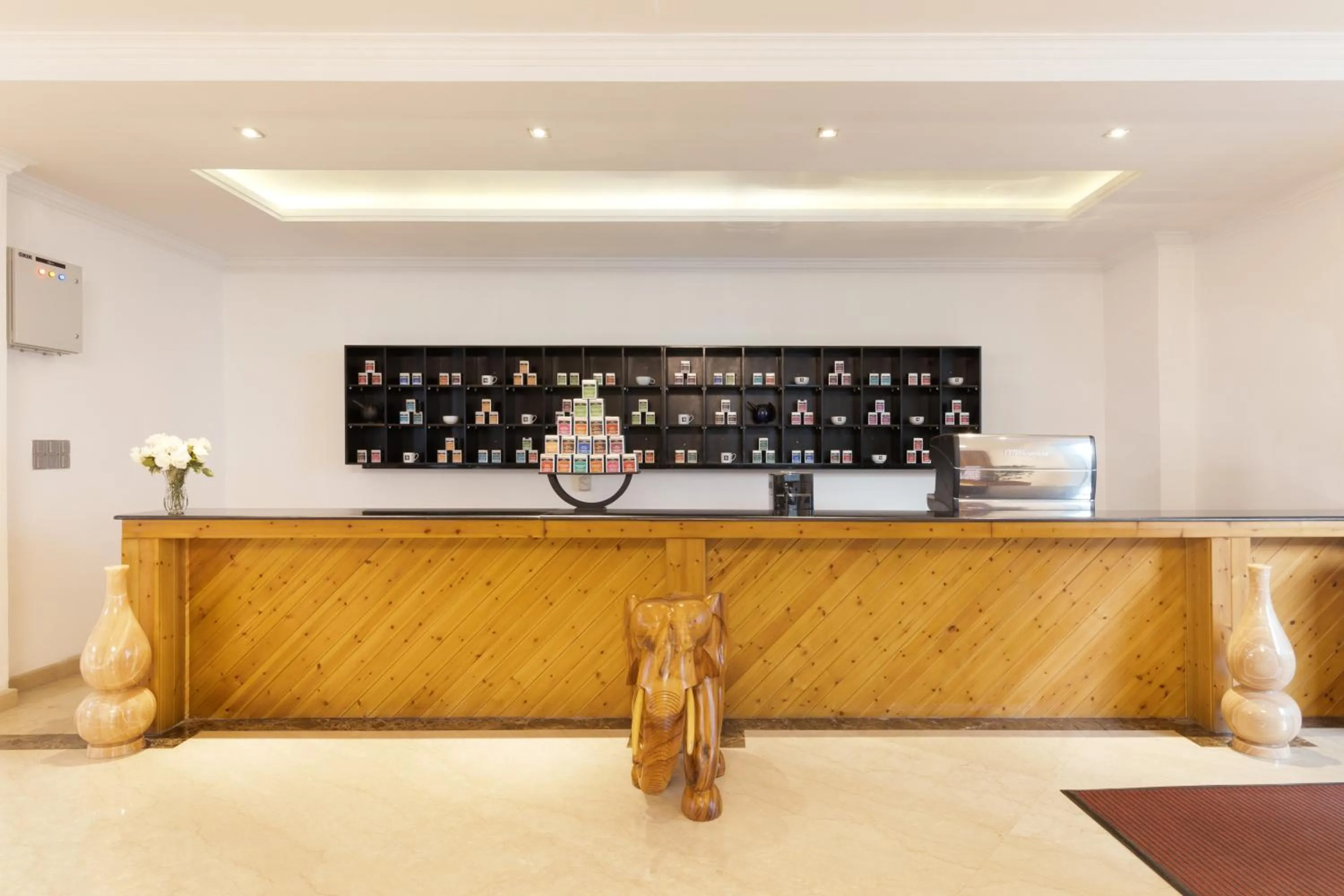 Lounge or bar in Araliya Green City - Your Gateway to Everything in Nuwara Eliya