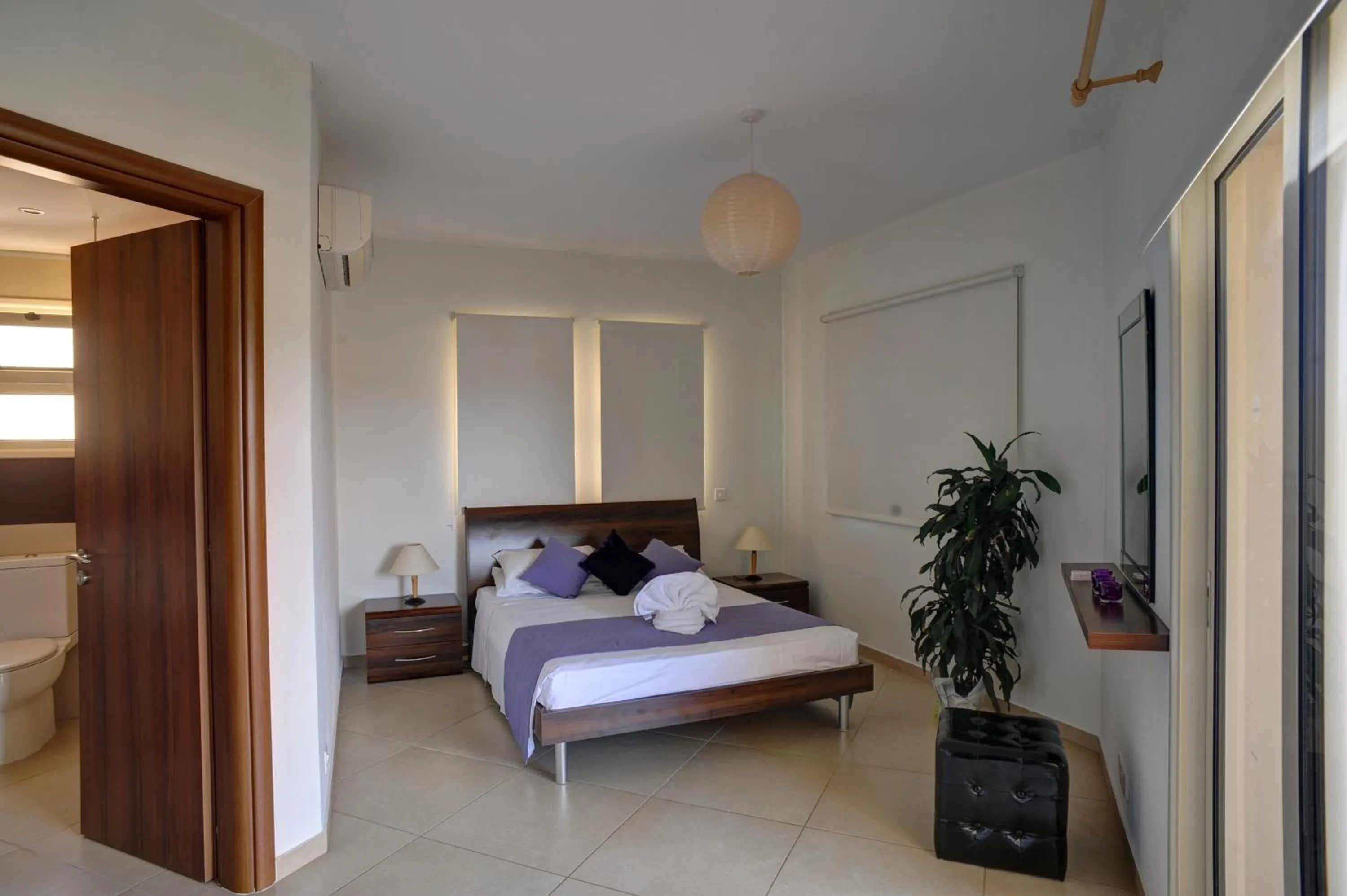 Bed in Aphrodite Sands