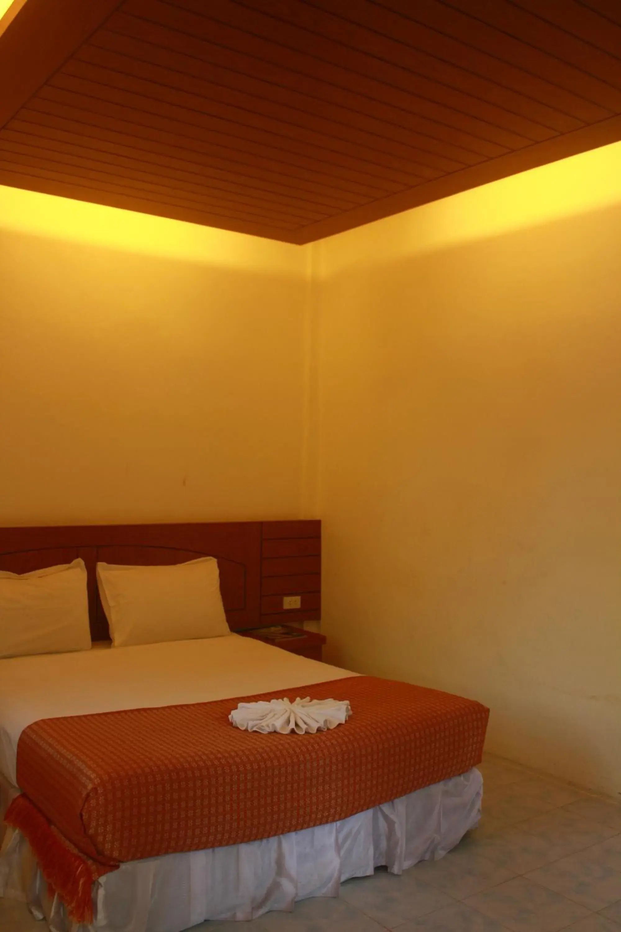 Budget Double Room in Samui Honey Backpacker Bungalow Budget Double Room in Samui Honey Backpacker Bungalow