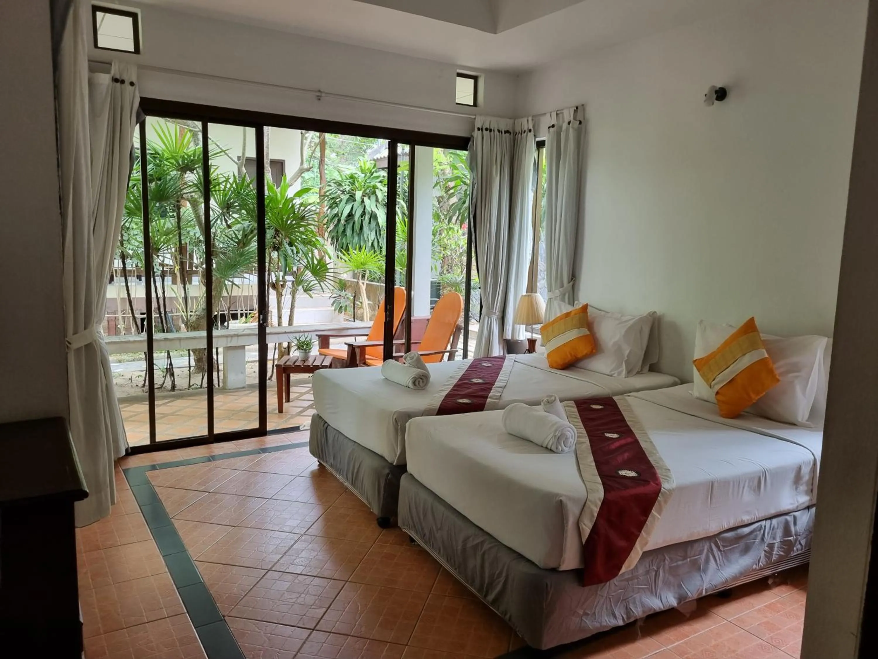 Bed in Samui Honey Backpacker Bungalow