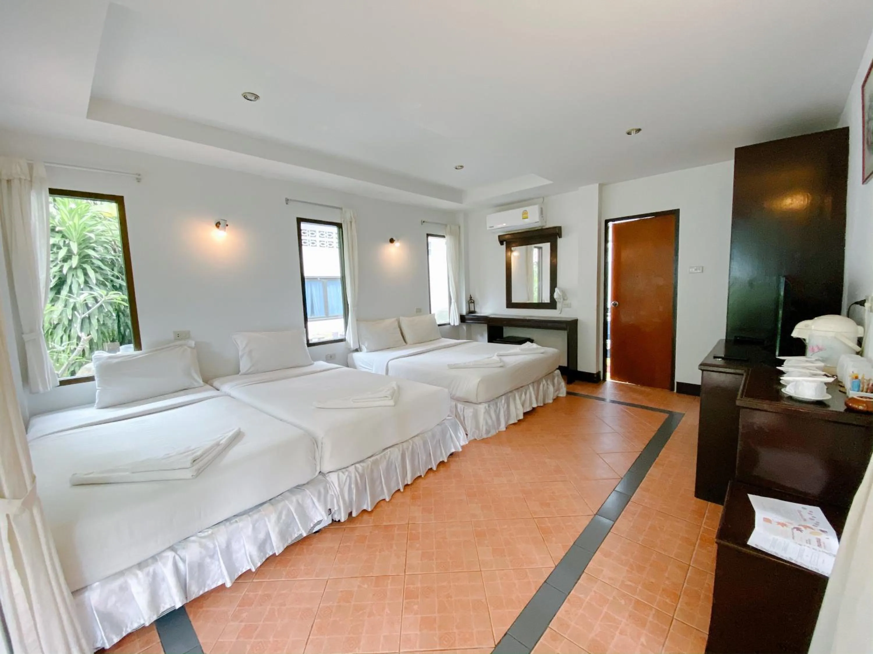 Bed in Samui Honey Backpacker Bungalow