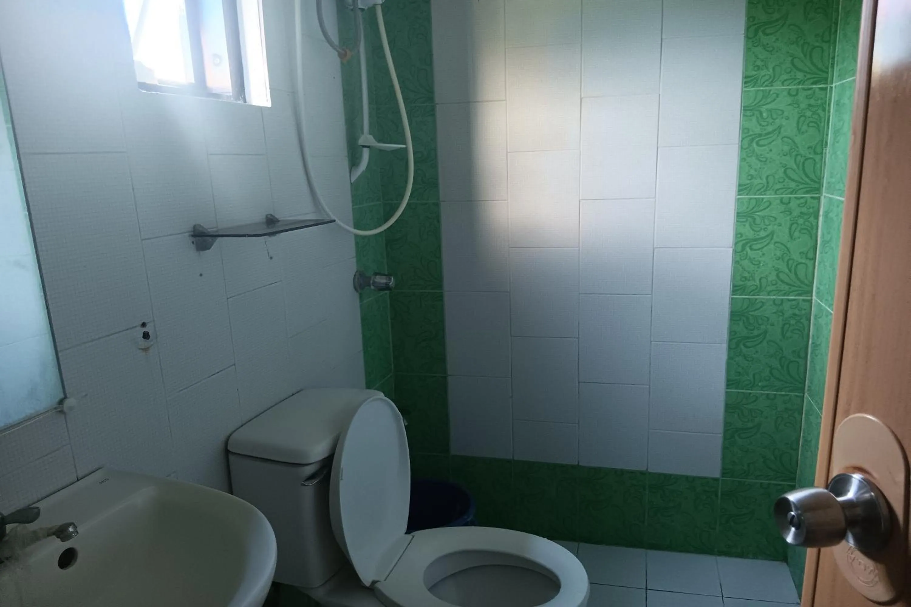 Bathroom in Casa Del Camba Hotel and Restaurant near Hundred Islands