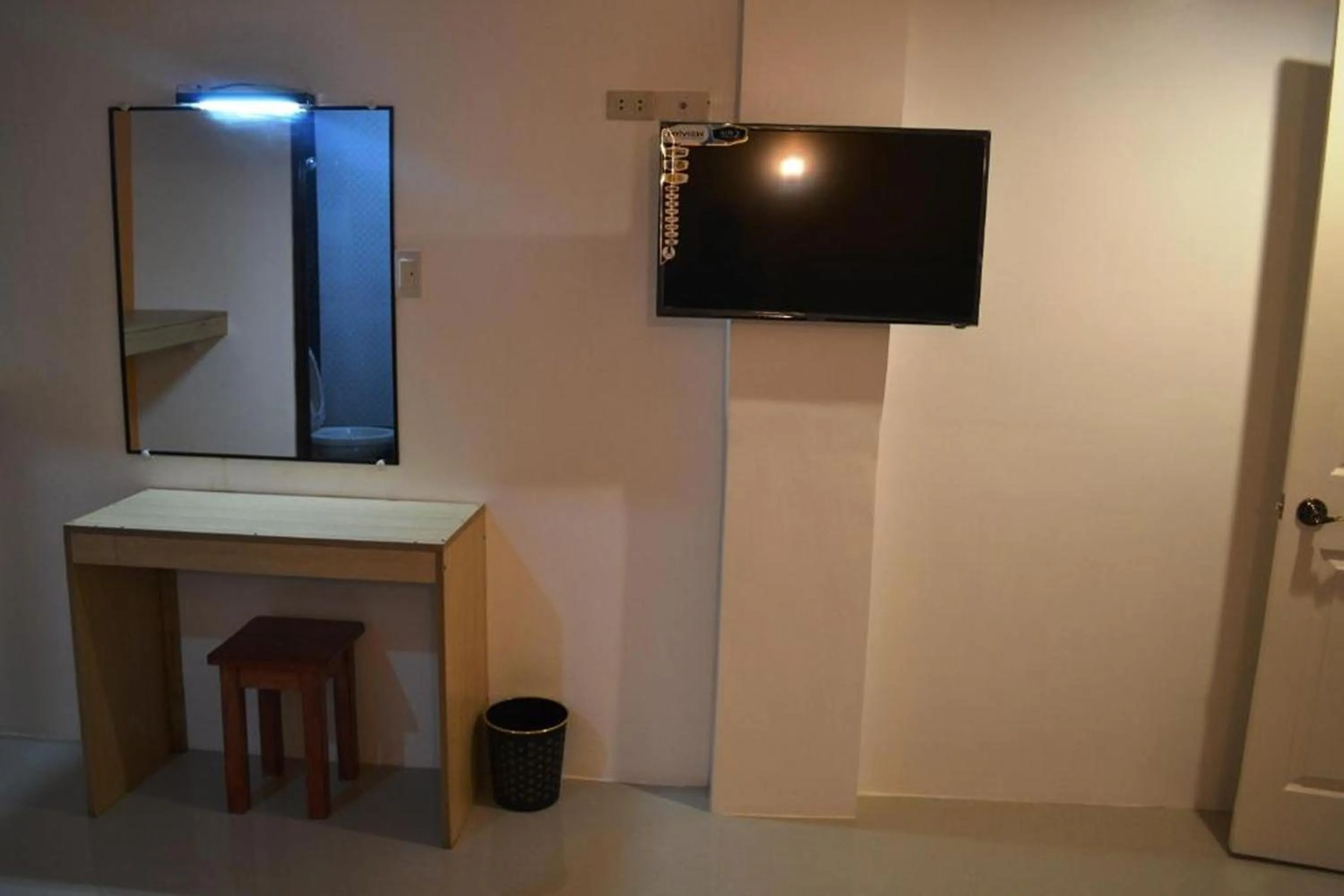 TV and multimedia in Casa Del Camba Hotel and Restaurant near Hundred Islands