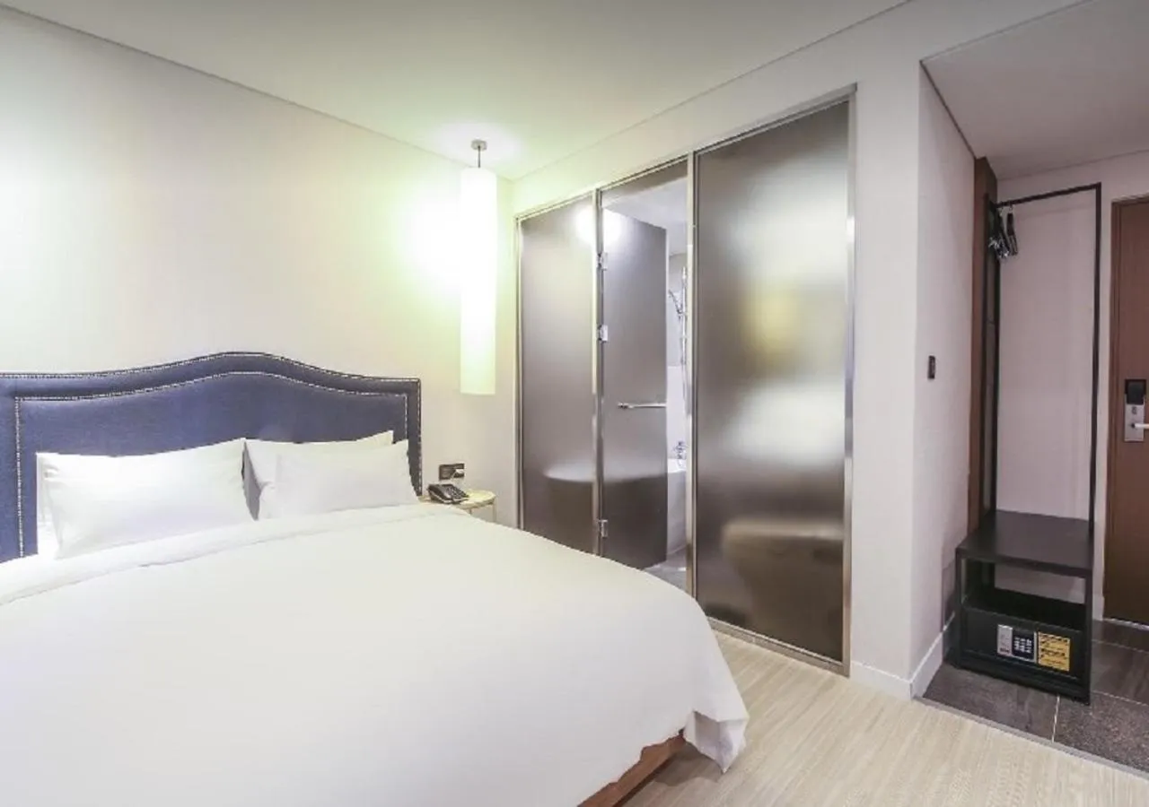 Bed in Londoner Hotel Gwangan