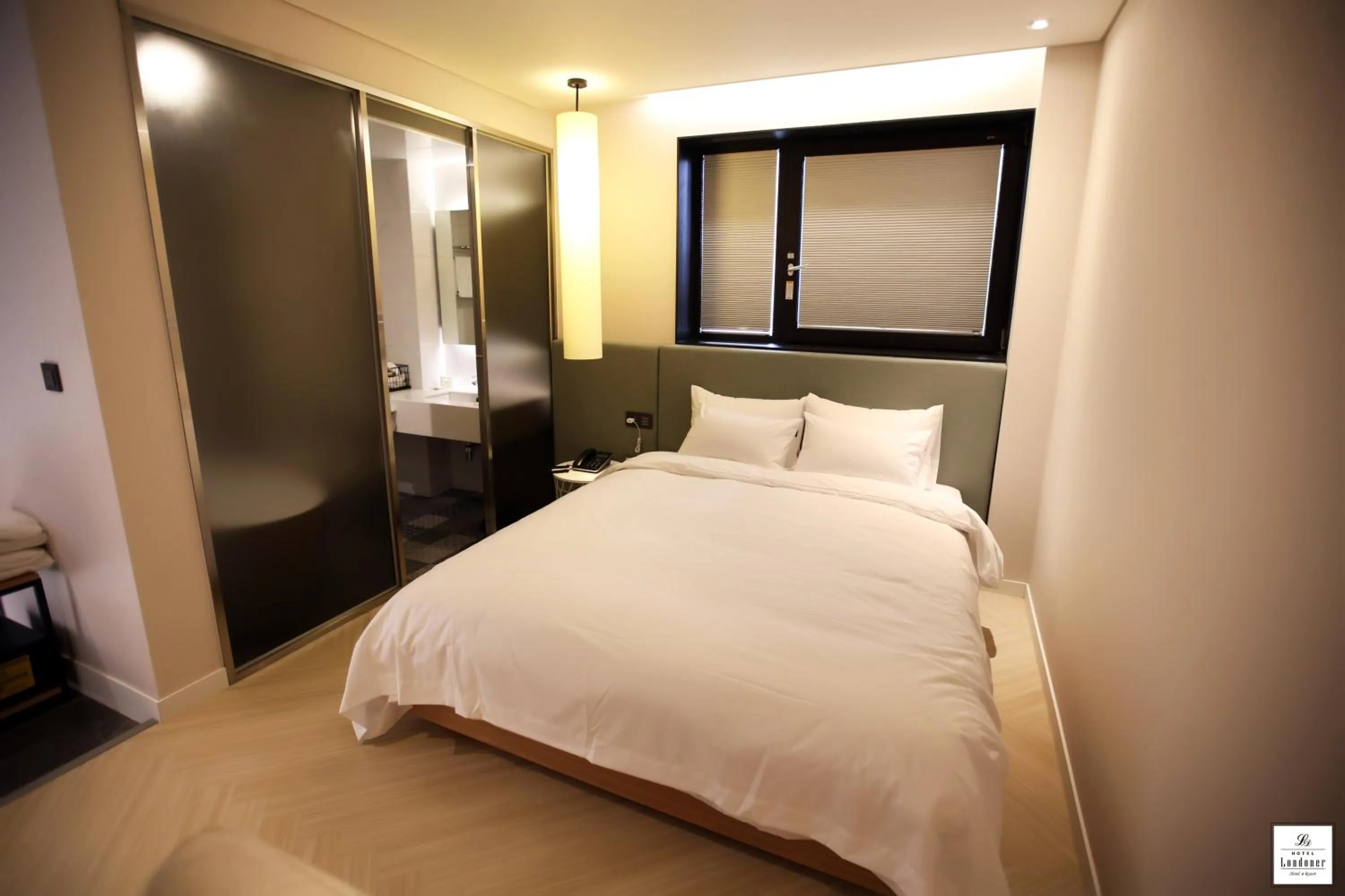 Bed in Londoner Hotel Gwangan