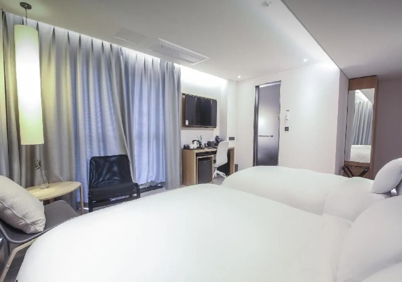 Bed in Londoner Hotel Gwangan