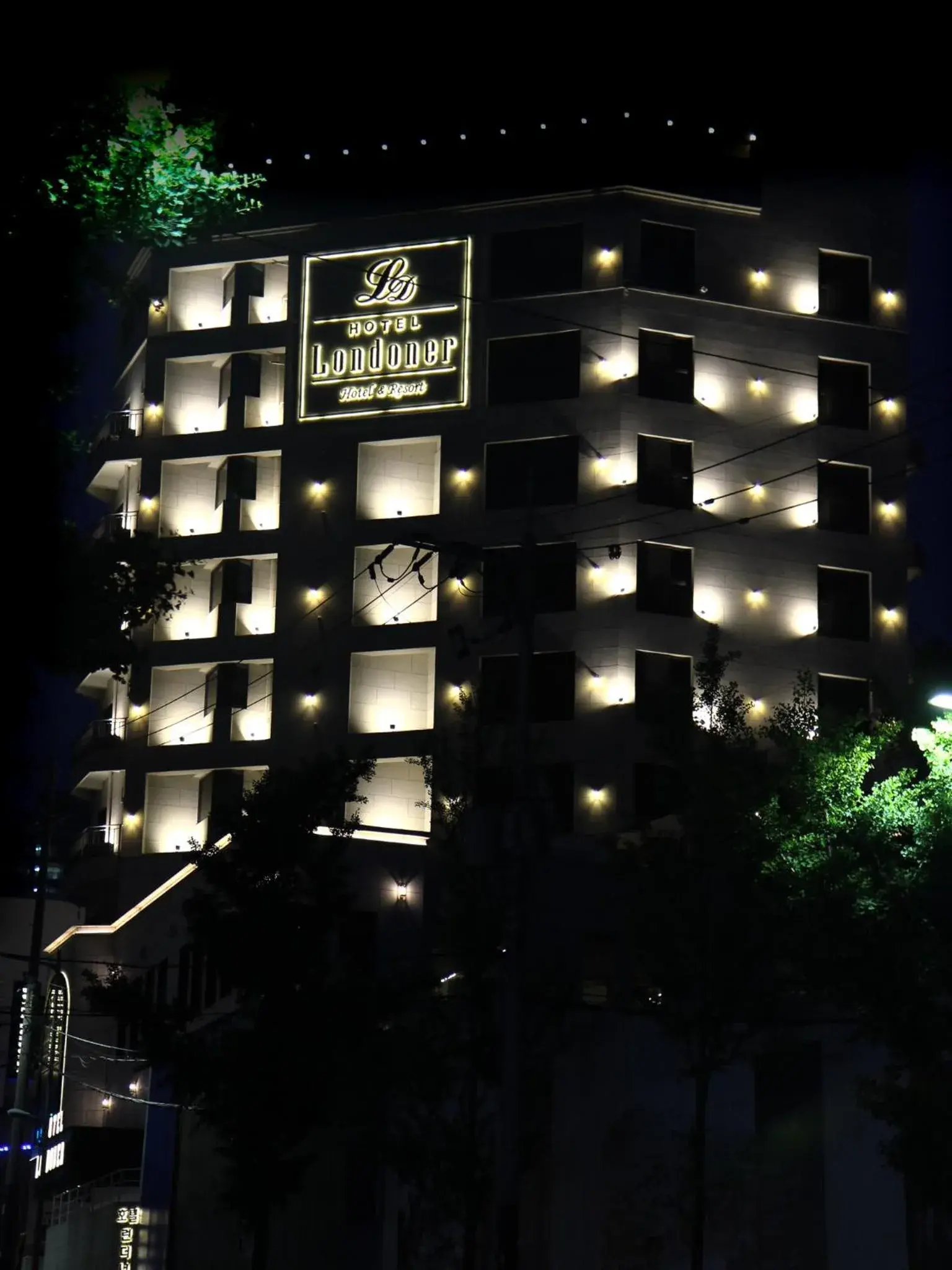 Property building in Londoner Hotel Gwangan Property building in Londoner Hotel Gwangan