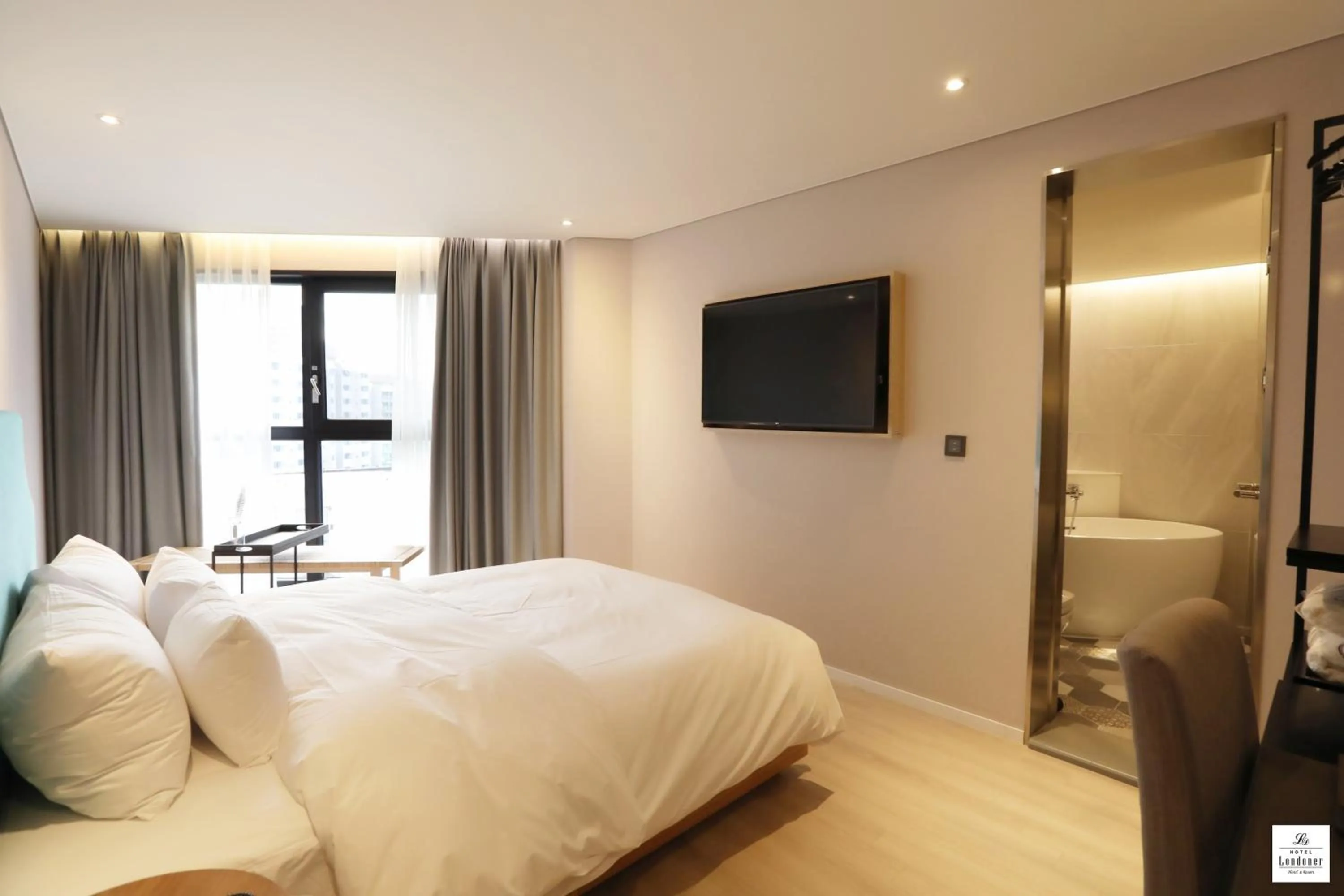 Bed in Londoner Hotel Gwangan