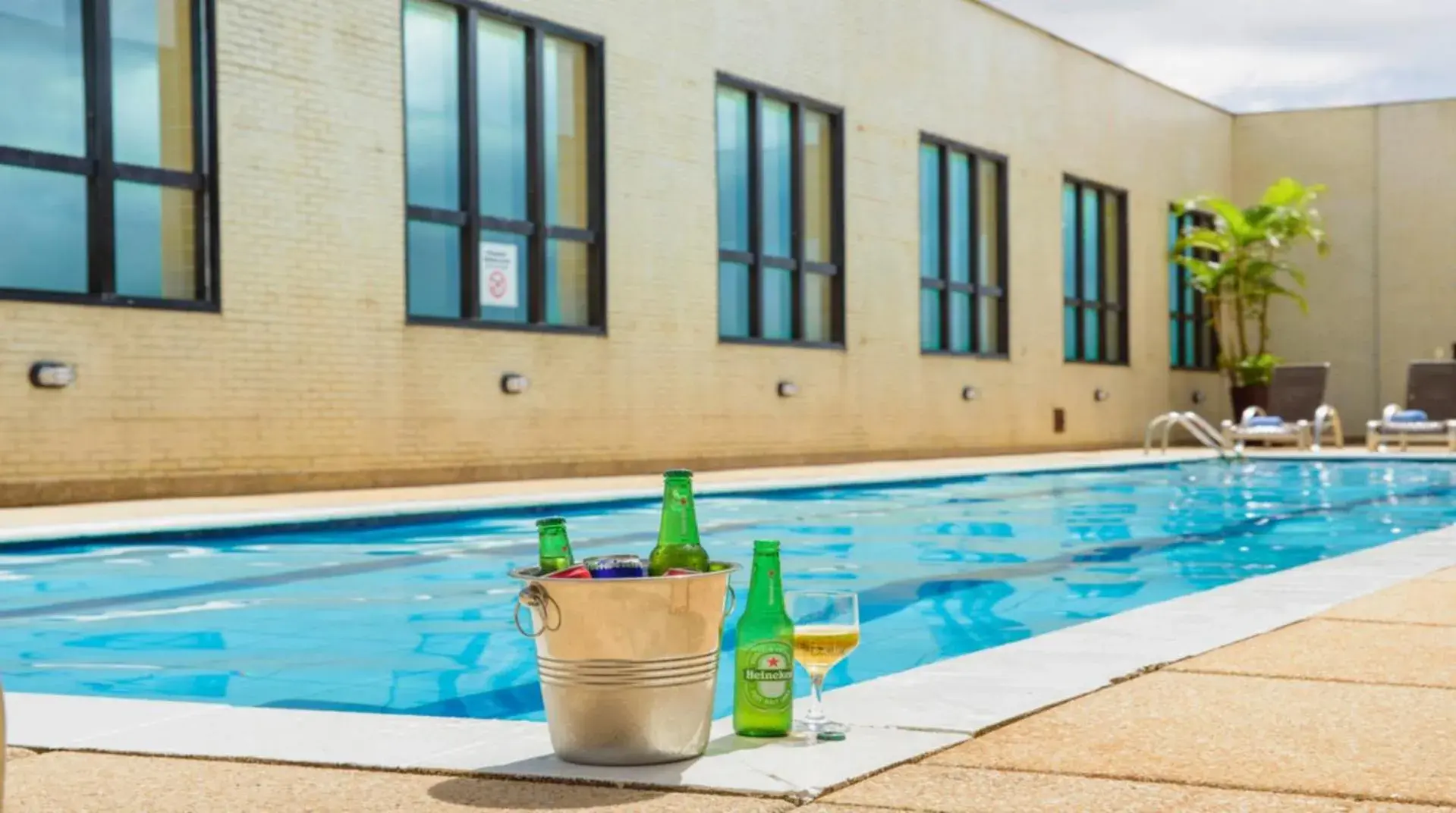 Swimming pool in Comfort Hotel Taguatinga Swimming pool in Comfort Hotel Taguatinga