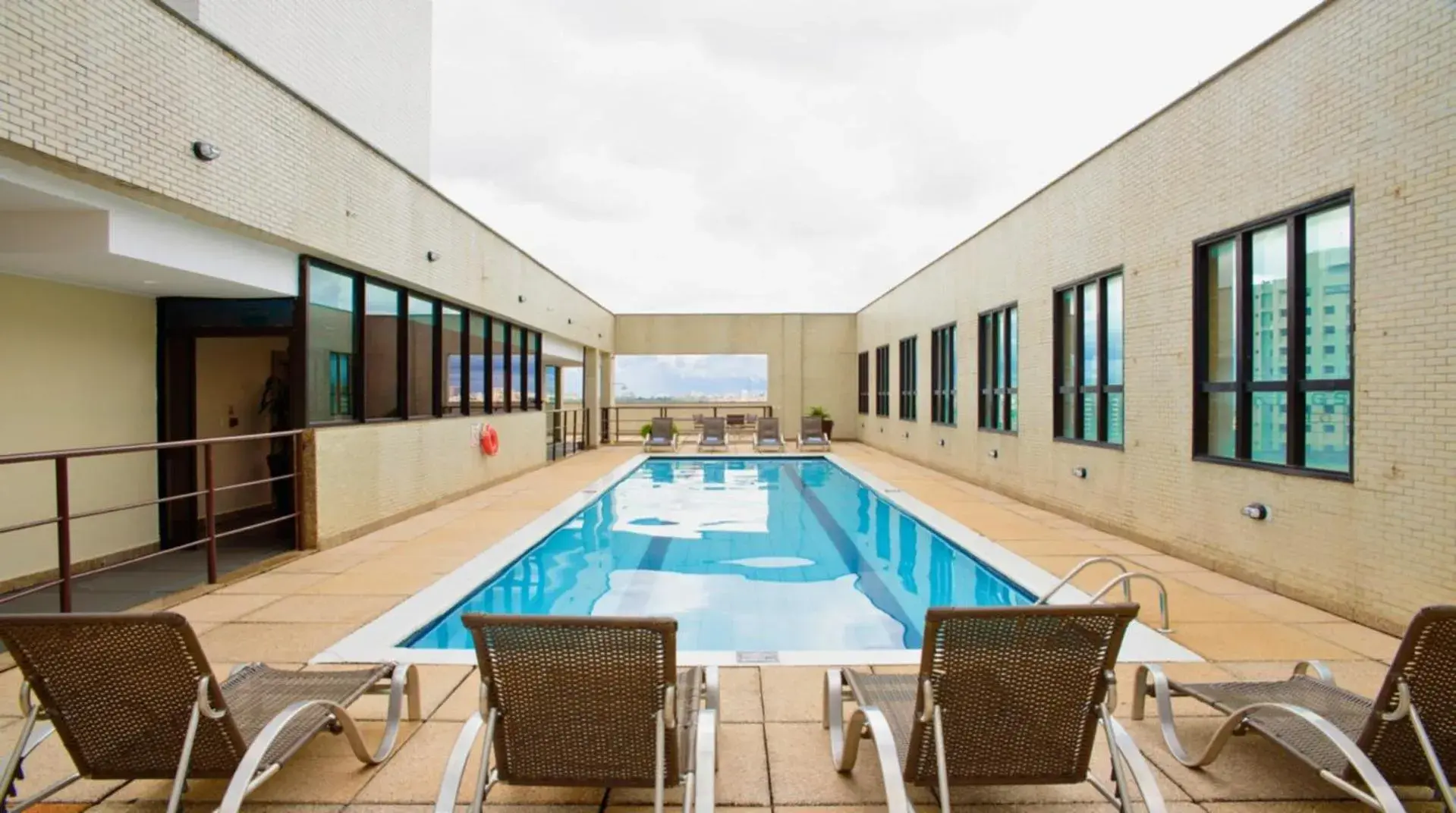 Swimming pool in Comfort Hotel Taguatinga Swimming pool in Comfort Hotel Taguatinga