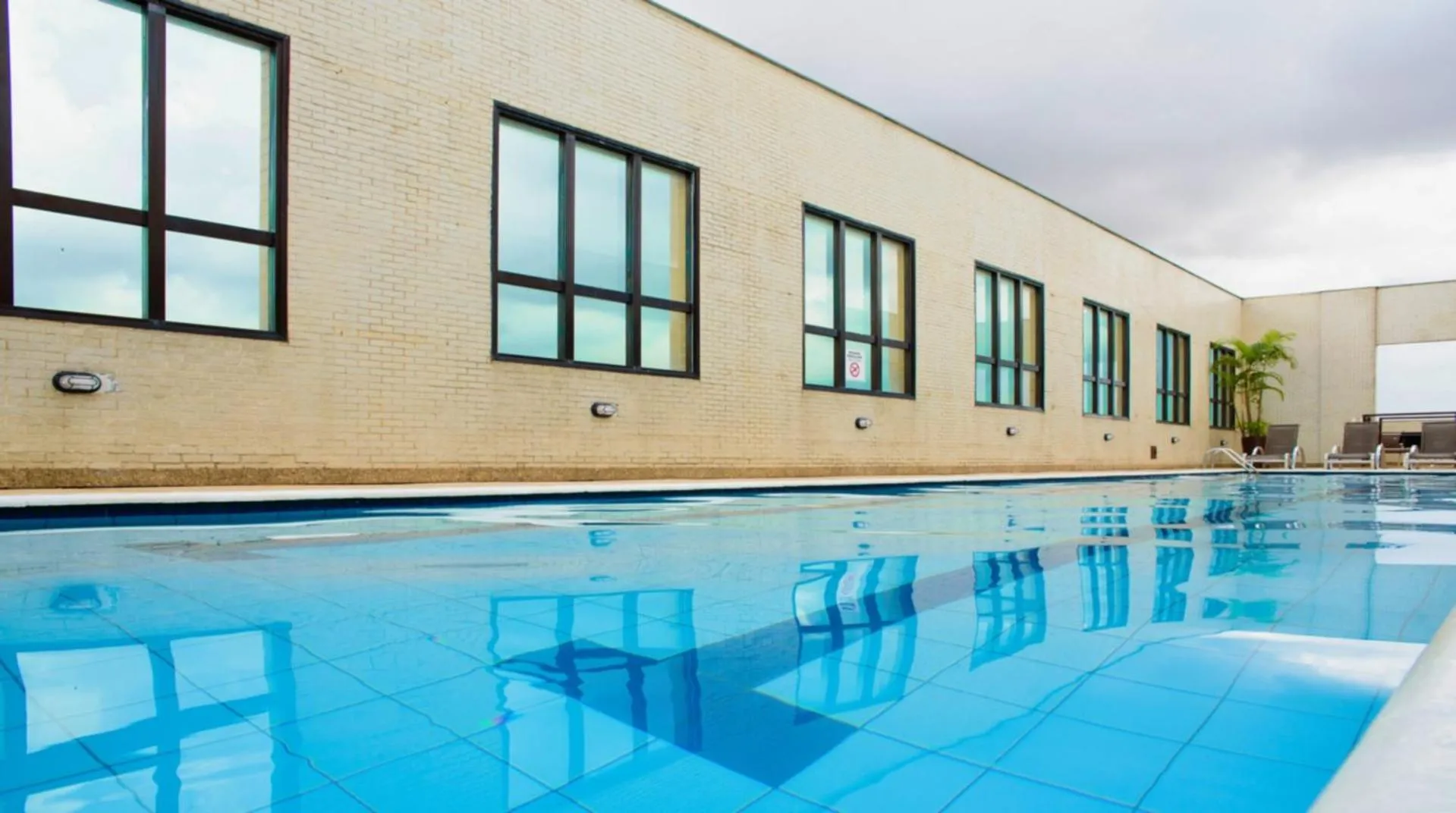Swimming pool in Comfort Hotel Taguatinga
