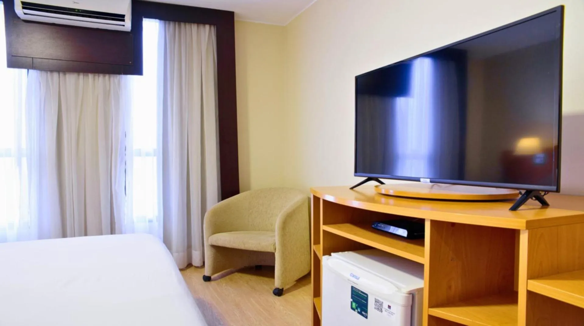 TV and multimedia, Bed in Comfort Hotel Taguatinga