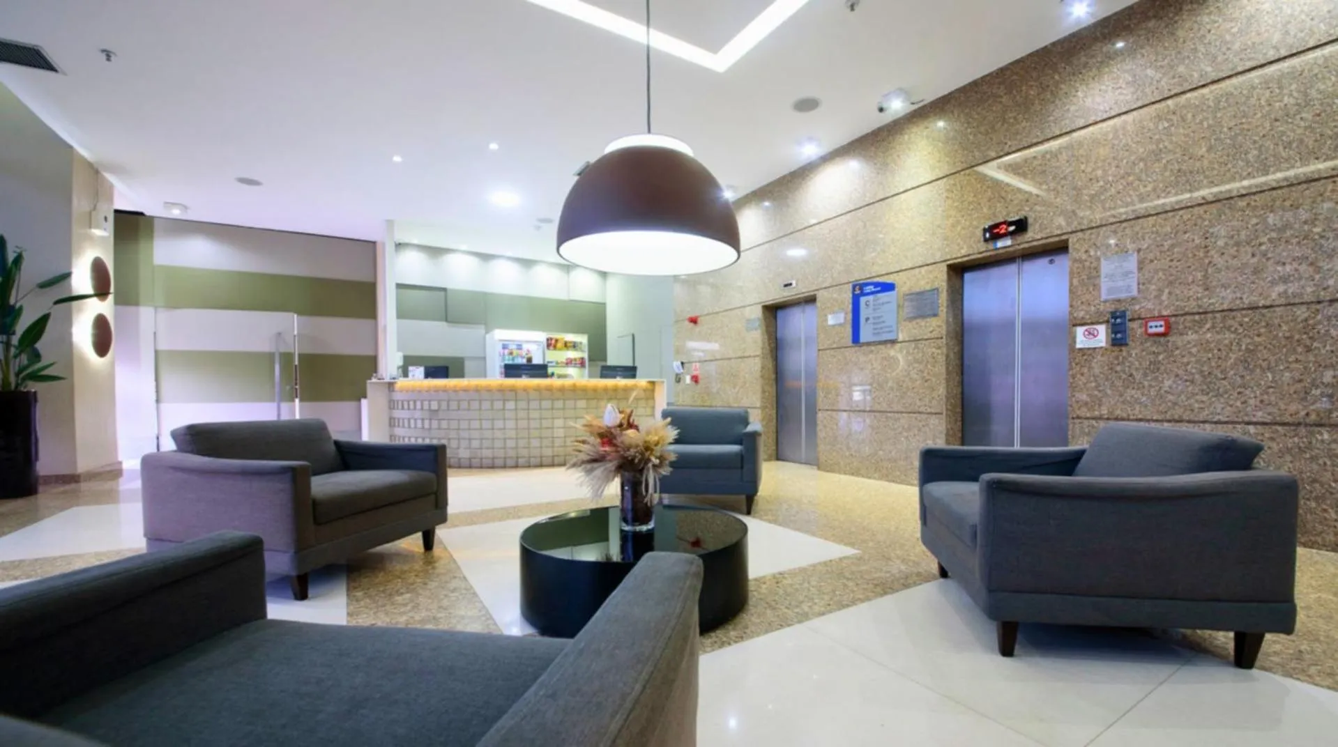 Lobby or reception in Comfort Hotel Taguatinga