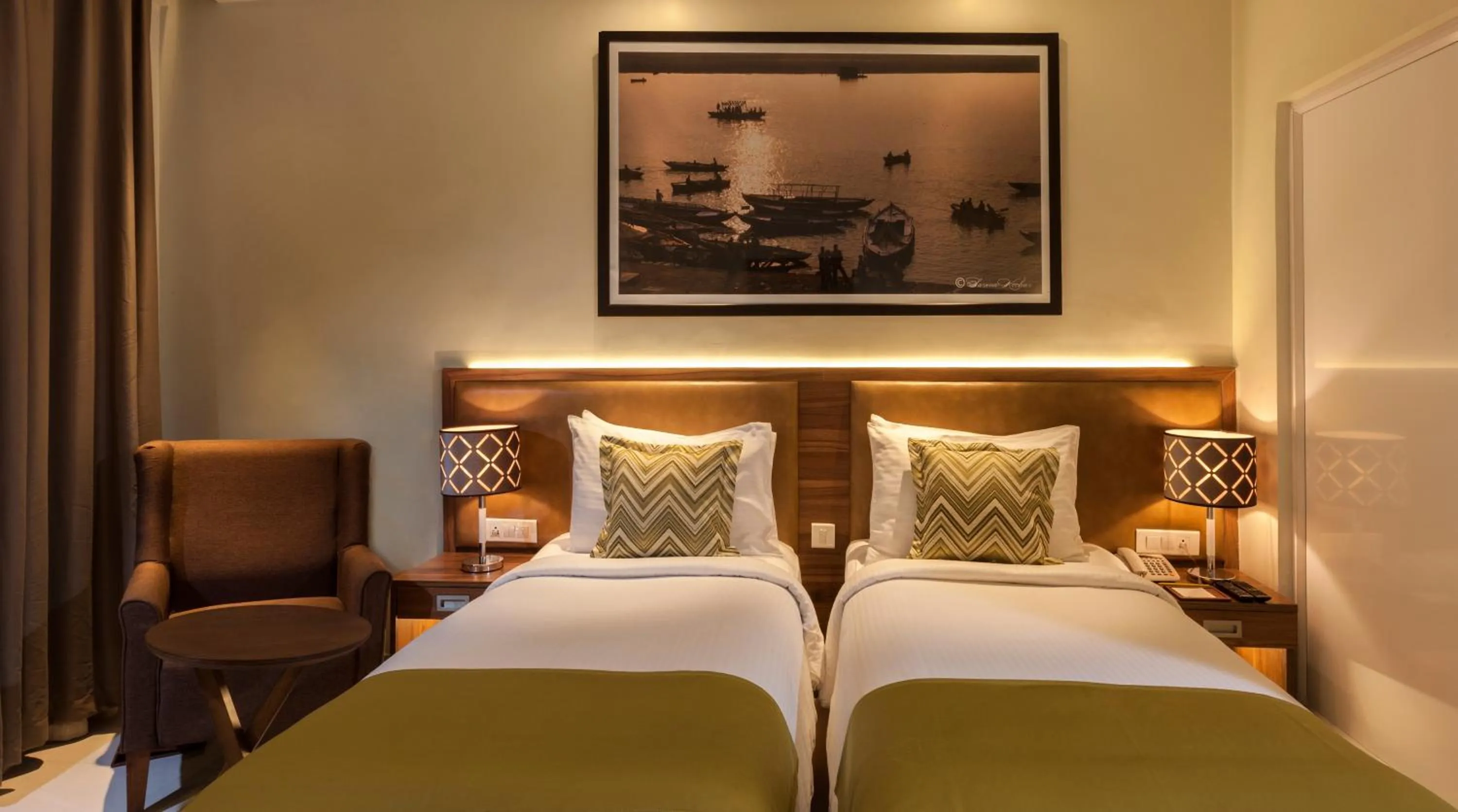 Bedroom, Bed in Lemon Tree Premier, Patna