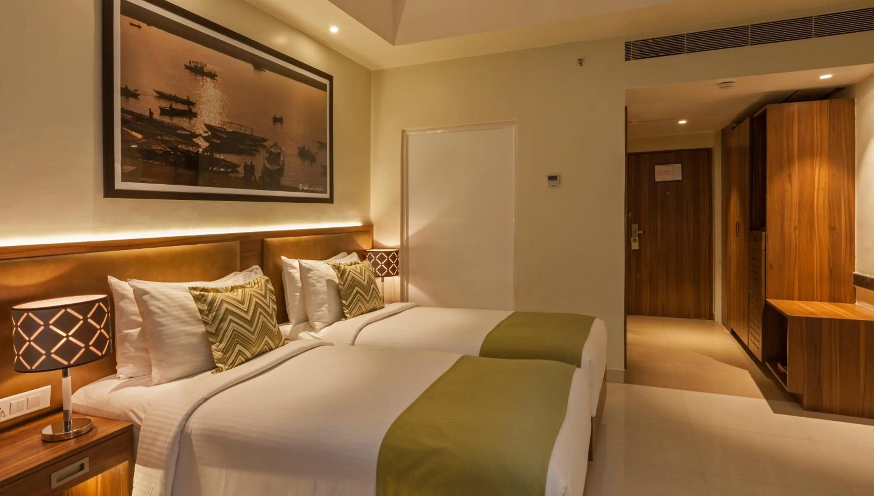 Bedroom, Bed in Lemon Tree Premier, Patna