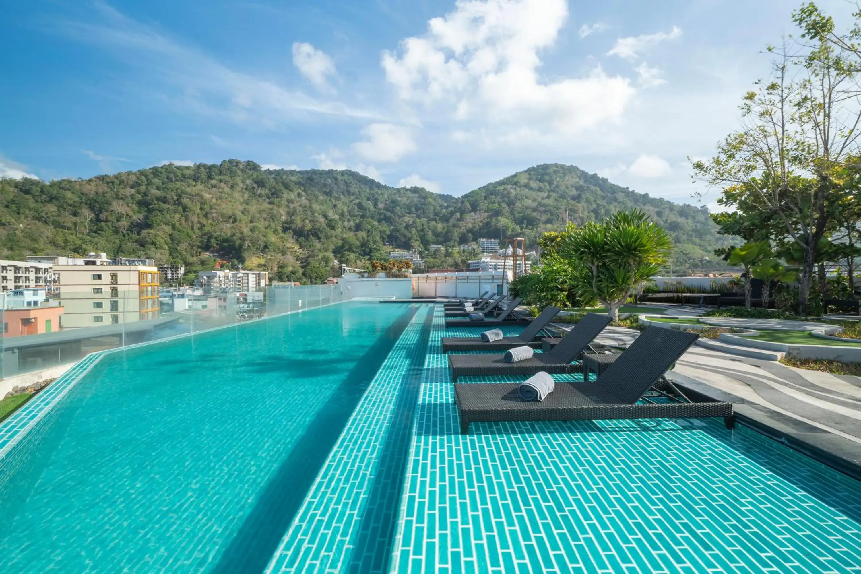 Swimming pool in Mercure Phuket Patong Journeyhub Swimming pool in Mercure Phuket Patong Journeyhub