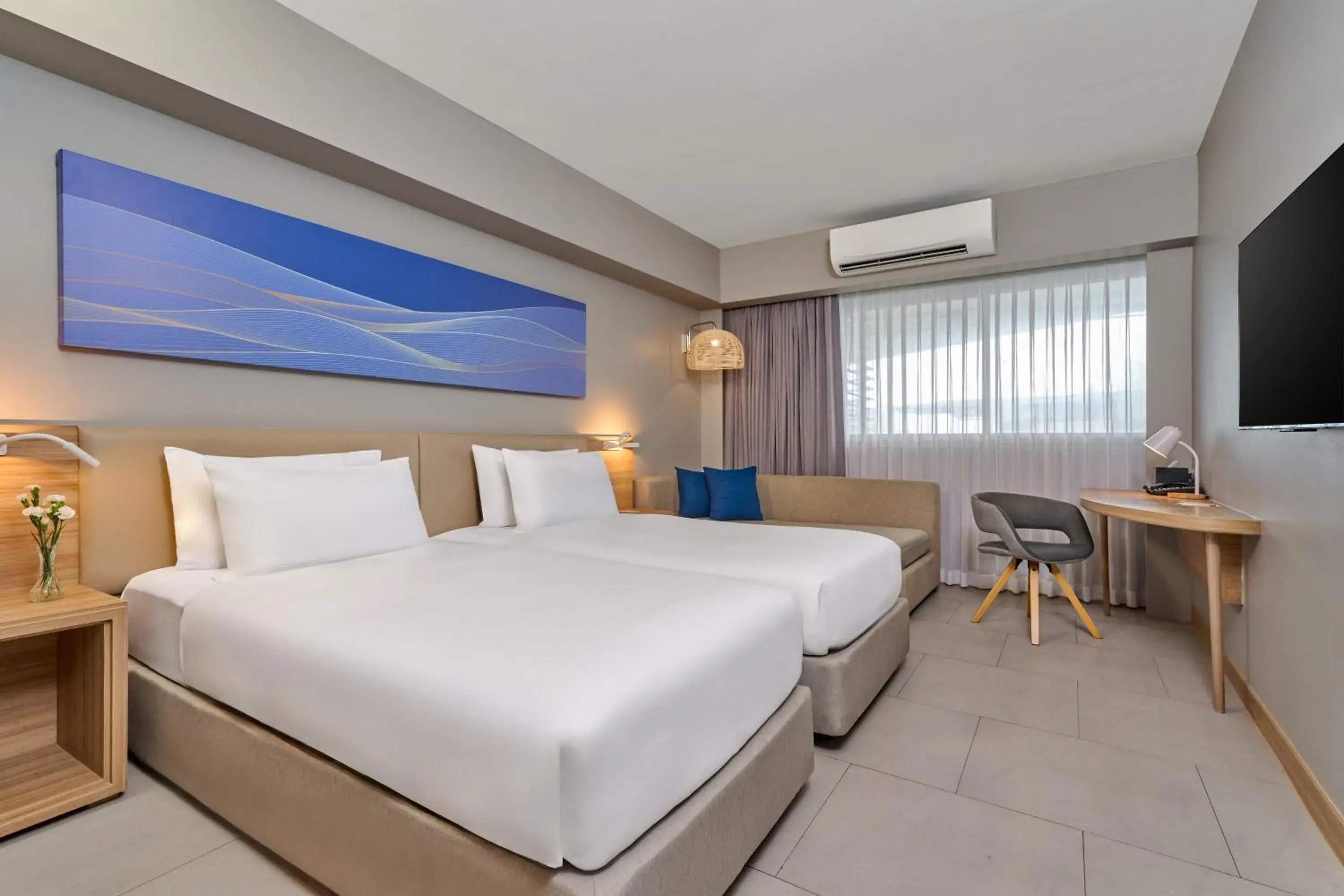 Bed in Mercure Phuket Patong Journeyhub Bed in Mercure Phuket Patong Journeyhub