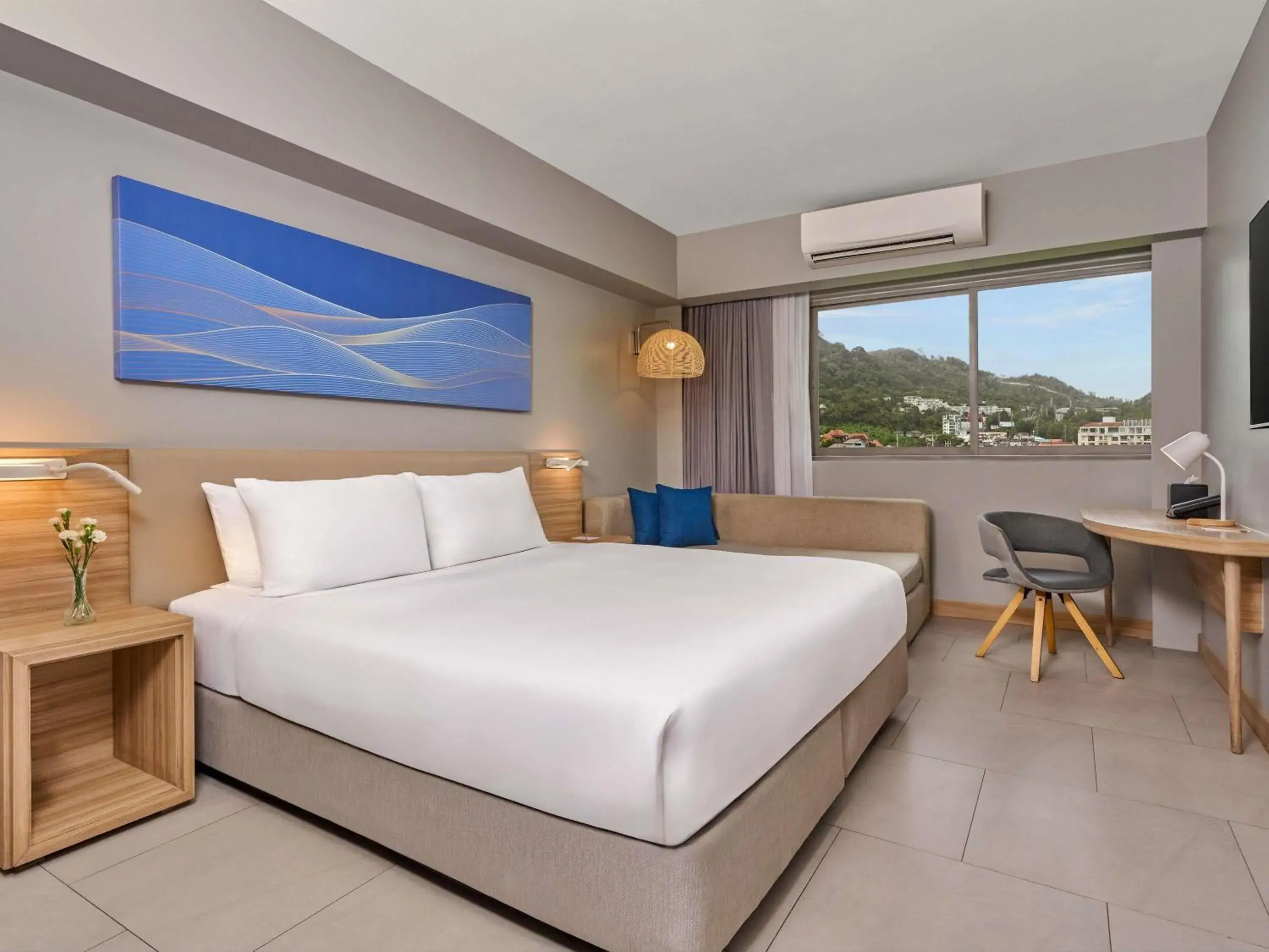 Privilege Room with One Double Bed and Mountain View in Mercure Phuket Patong Journeyhub Privilege Room with One Double Bed and Mountain View in Mercure Phuket Patong Journeyhub
