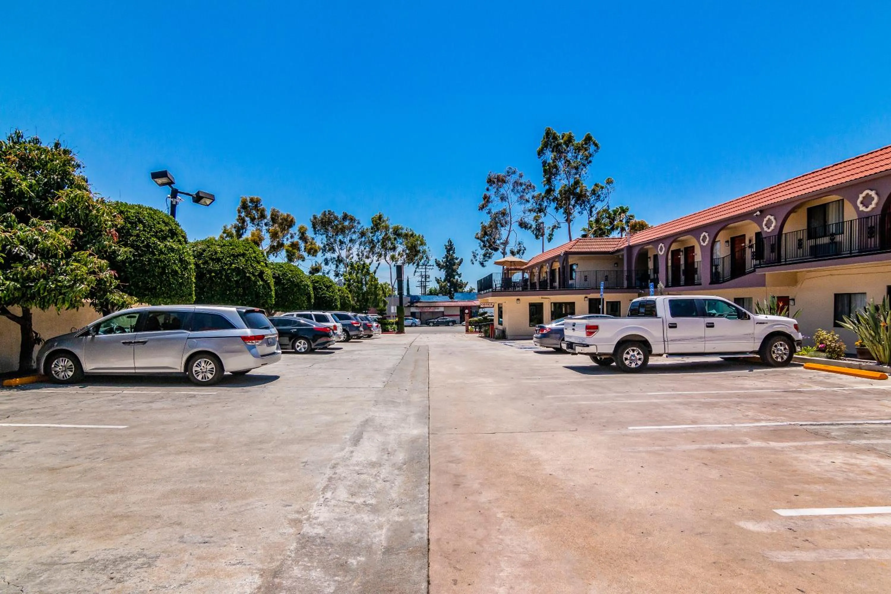 Property building in Glenridge Inn Glendale - Pasadena