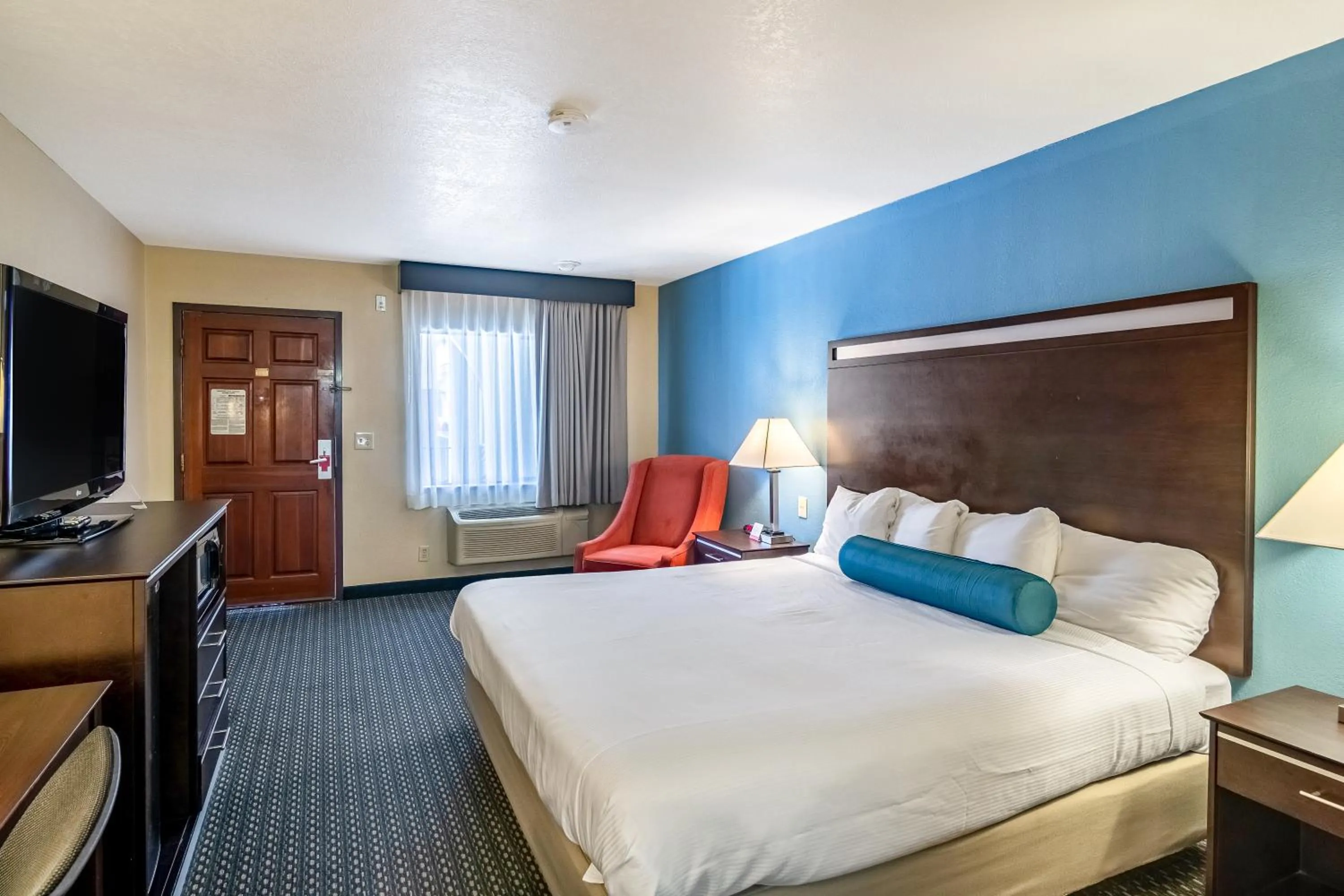 Photo of the whole room, Bed in Glenridge Inn Glendale - Pasadena