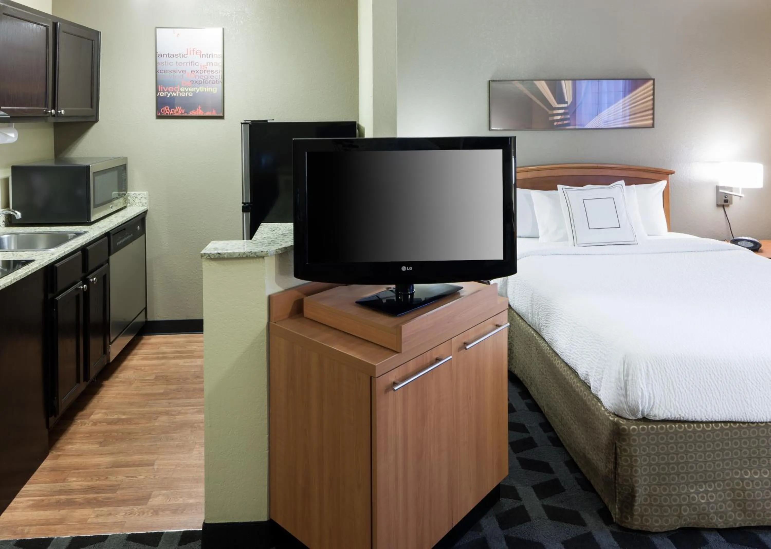 Bed in TownePlace Suites Dallas Arlington North