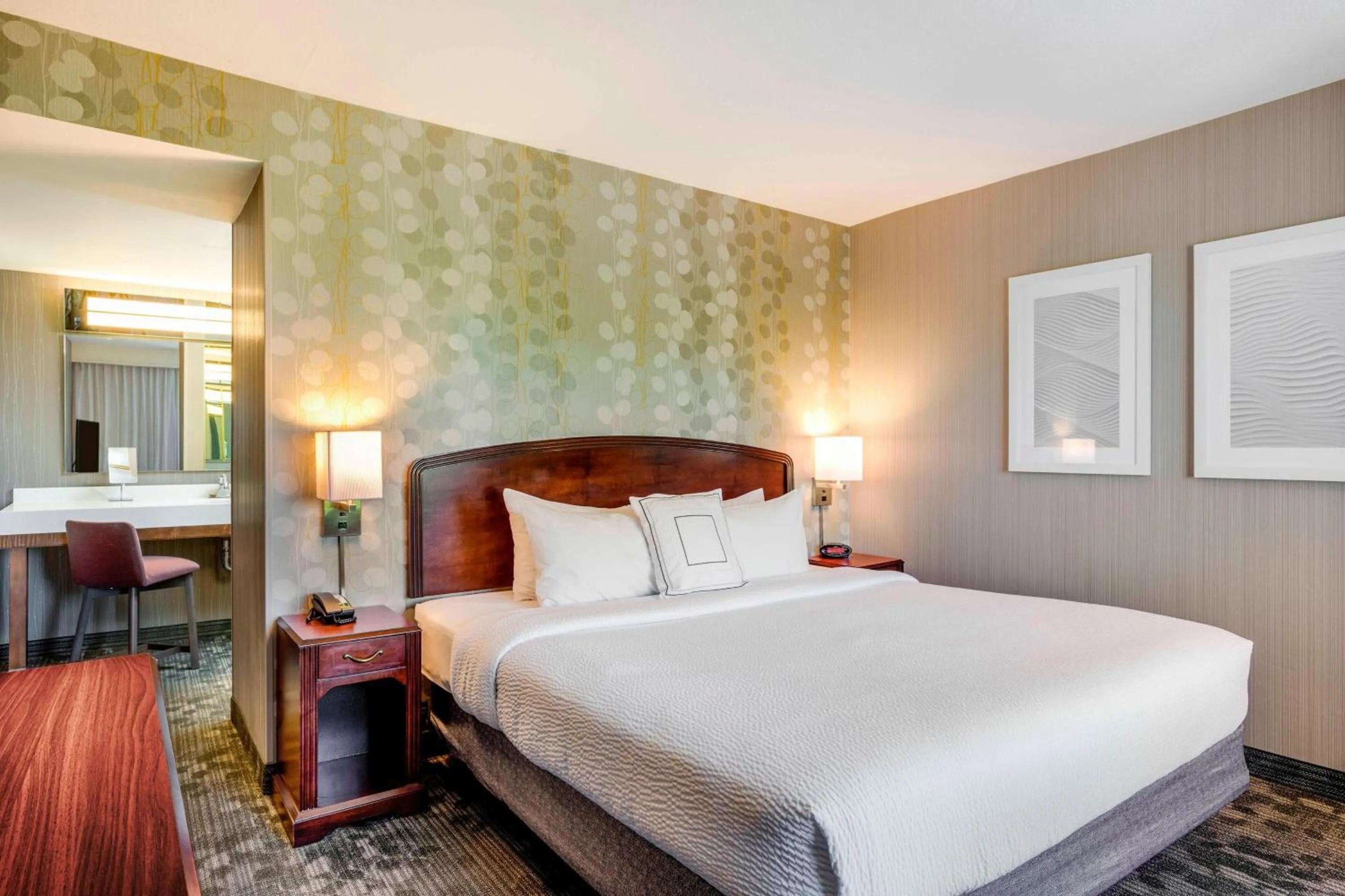 Bedroom, Bed in Courtyard by Marriot Cranbury South Brunswick