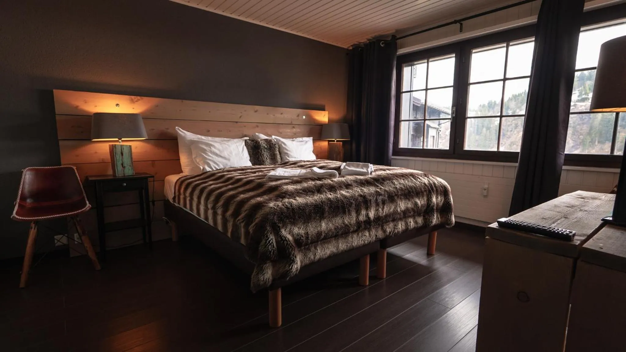 Bedroom, Bed in Champoussin Lodge