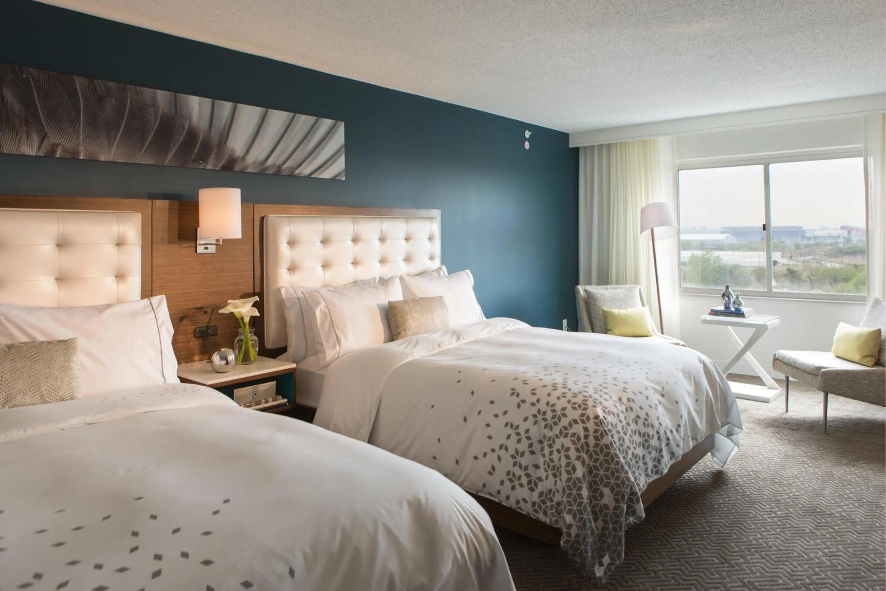 Photo of the whole room, Bed in Renaissance Meadowlands Hotel