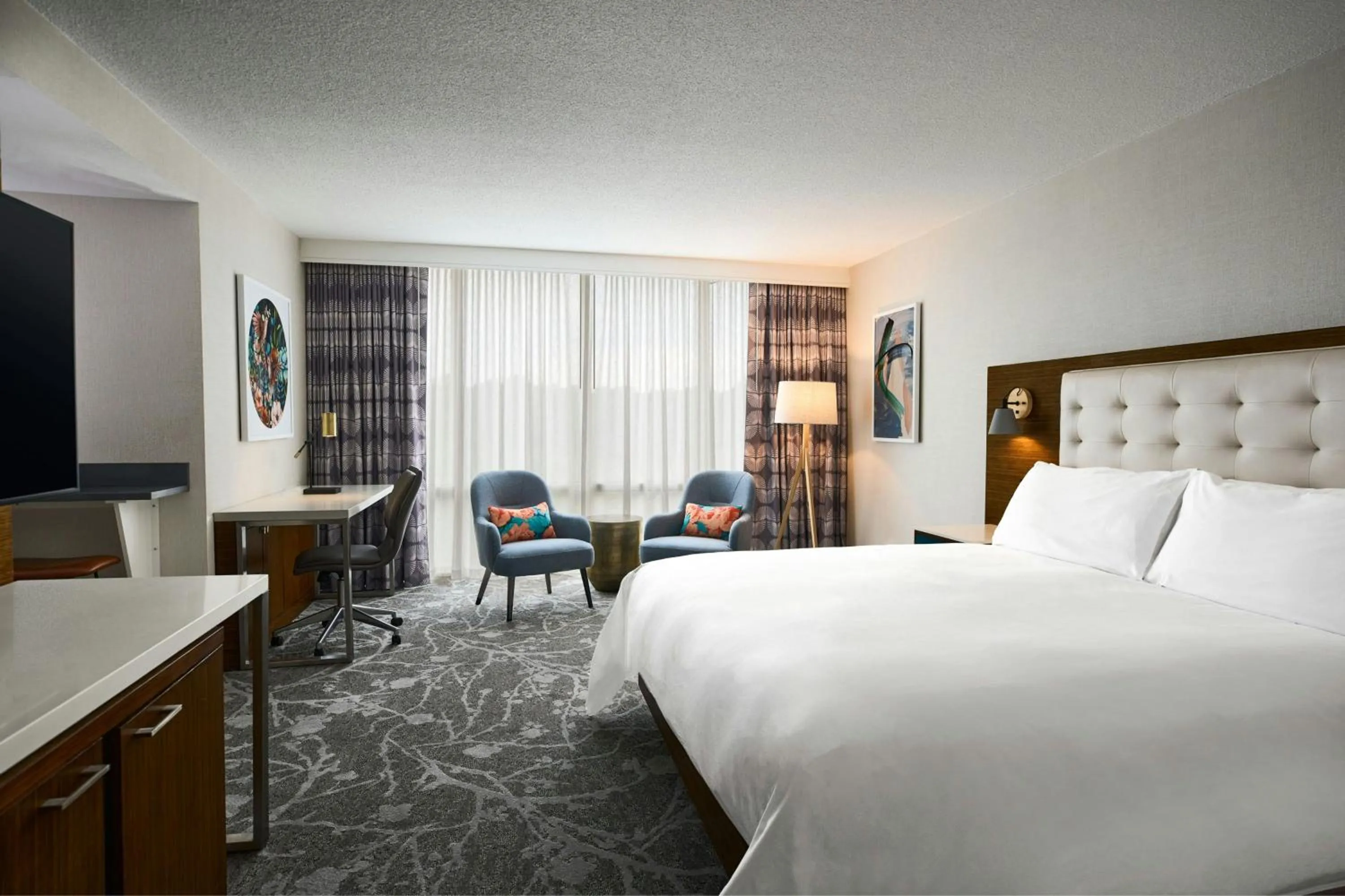 Photo of the whole room, Bed in Renaissance Meadowlands Hotel