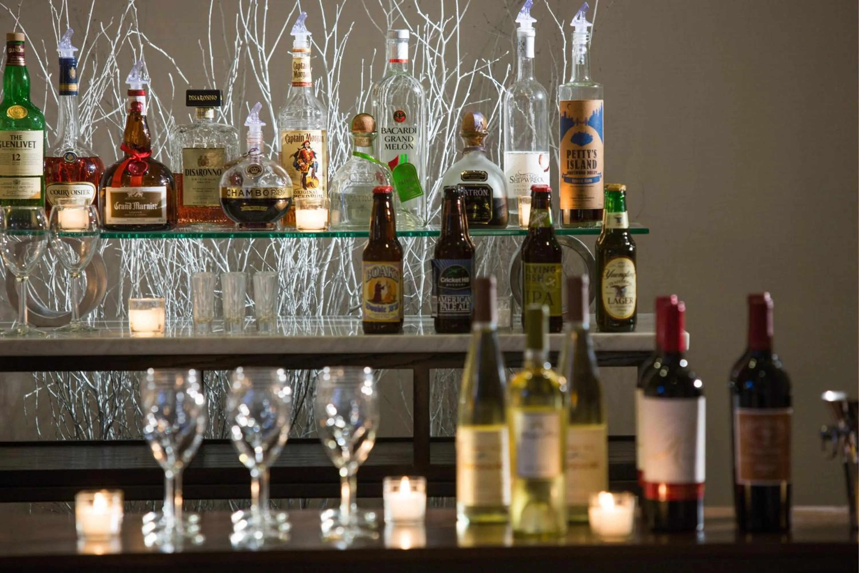 Lounge or bar in Renaissance Meadowlands Hotel