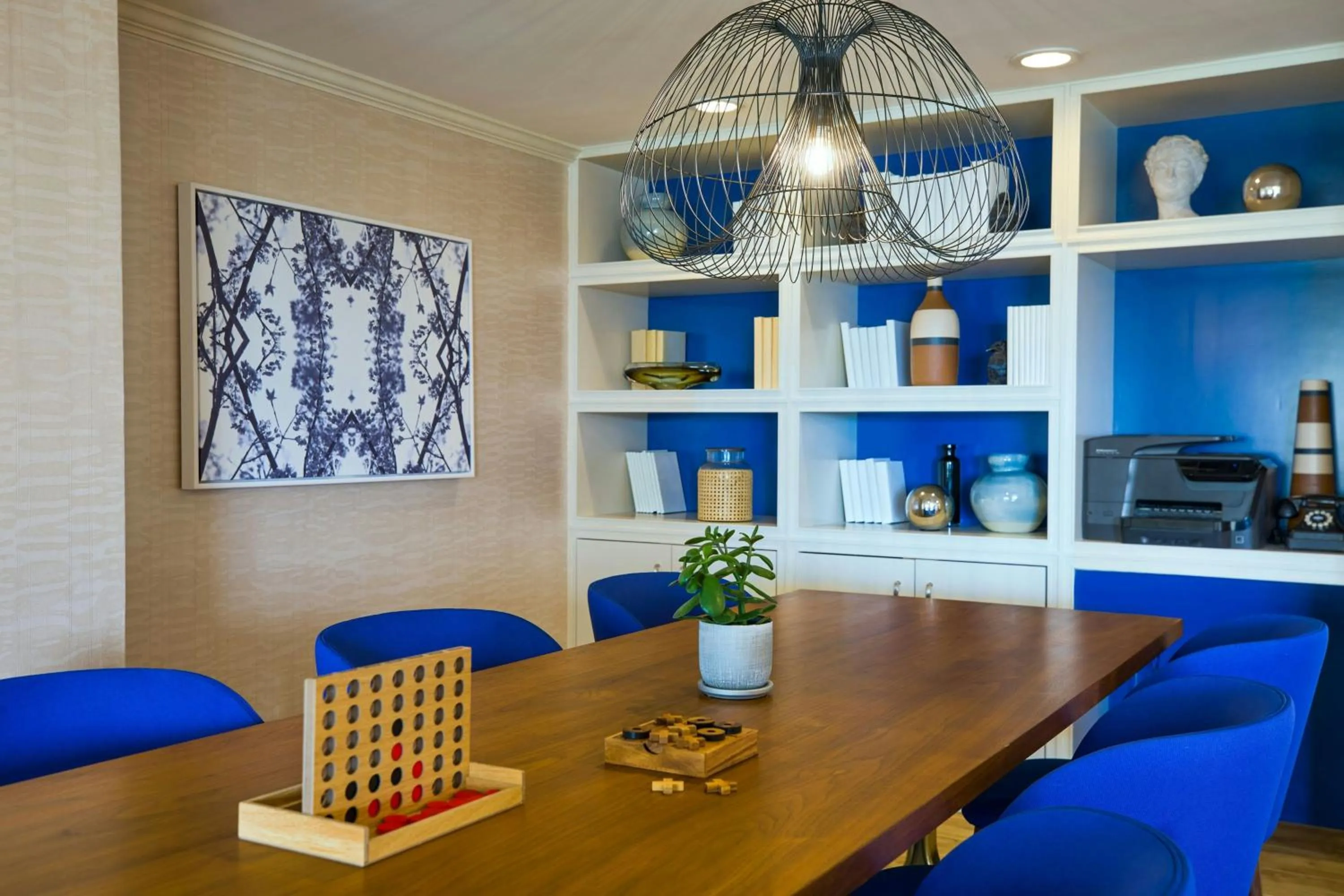 Lounge or bar in Renaissance Meadowlands Hotel