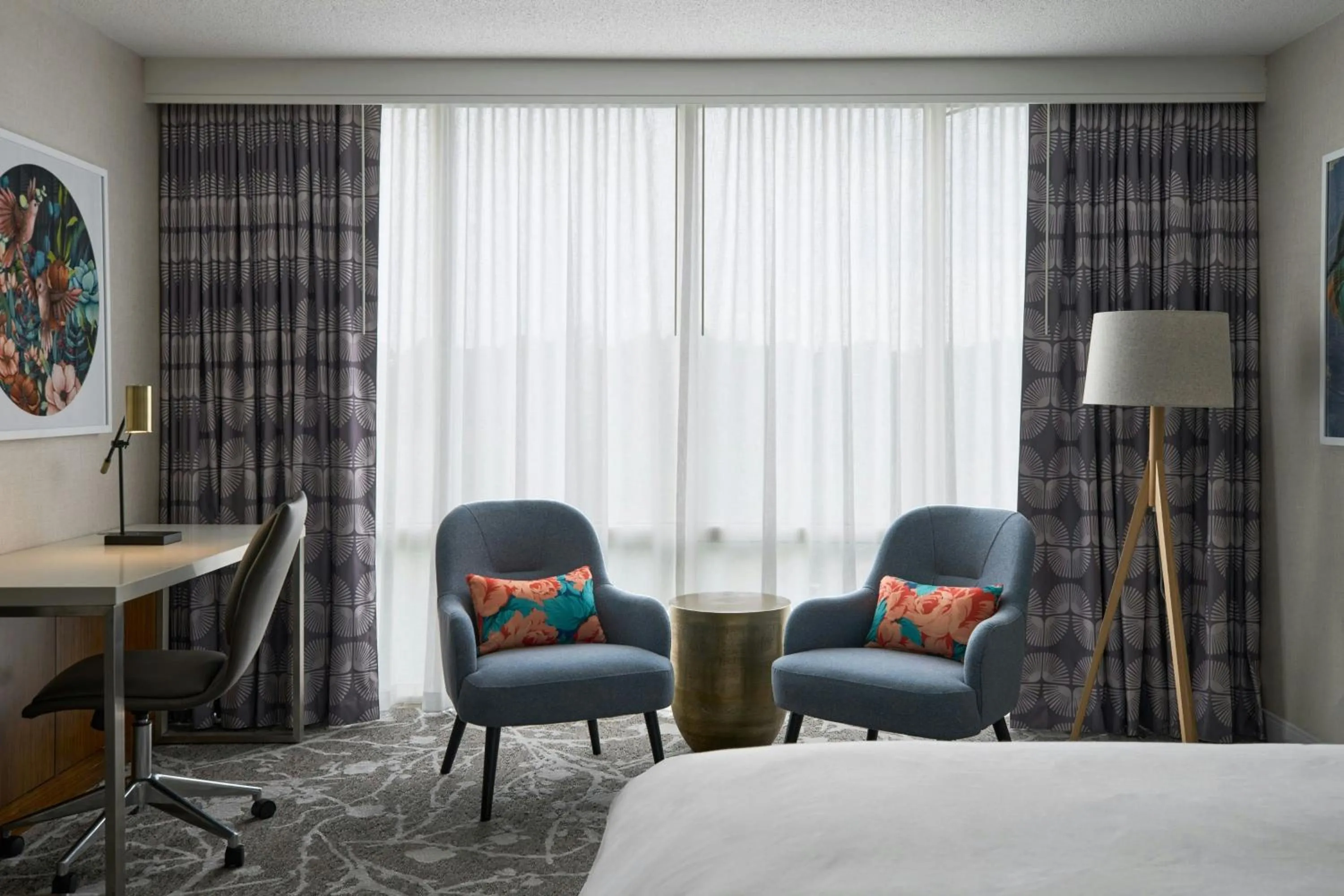 Photo of the whole room, Bed in Renaissance Meadowlands Hotel