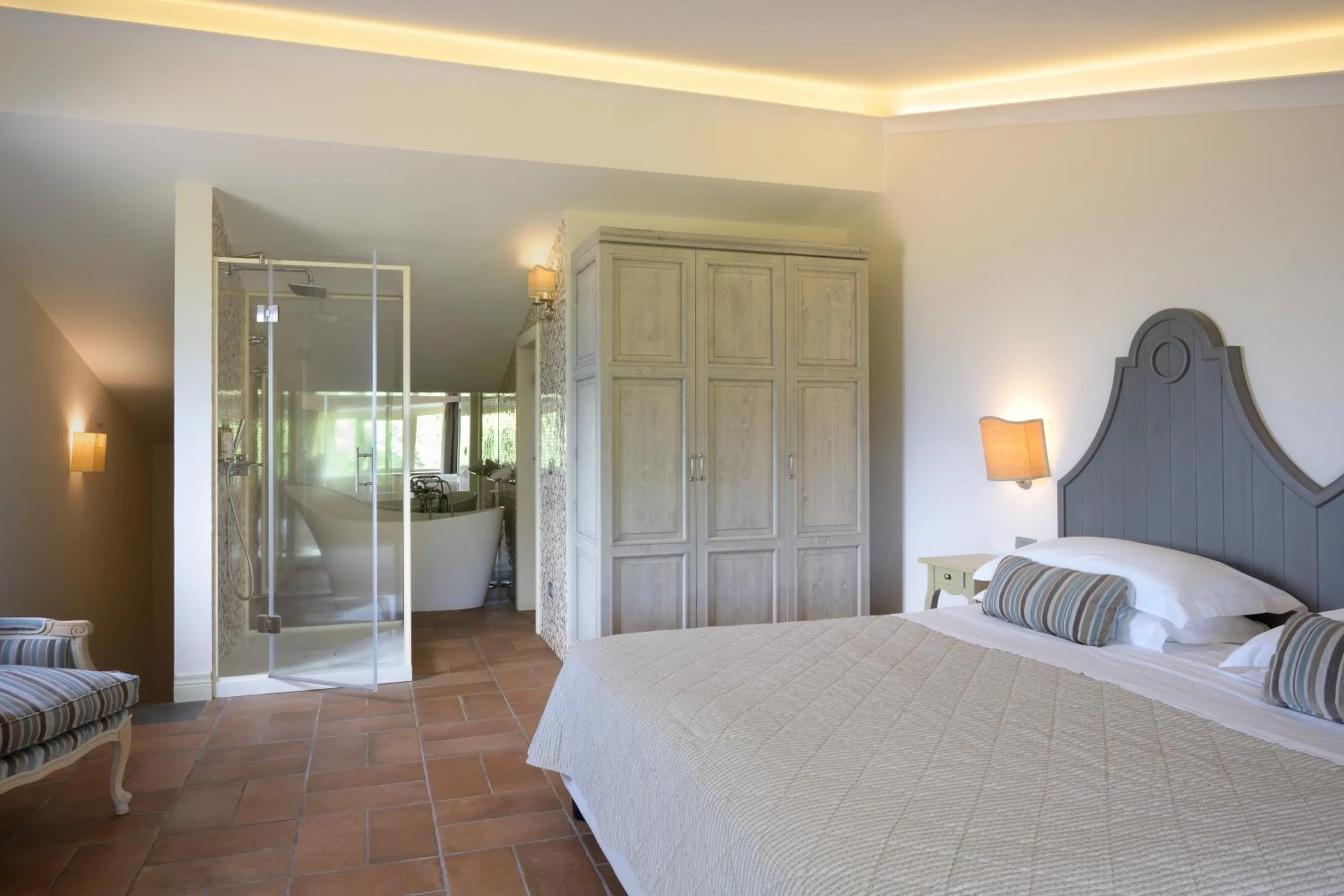 Shower, Bed in Altarocca Wine Resort Adults Only