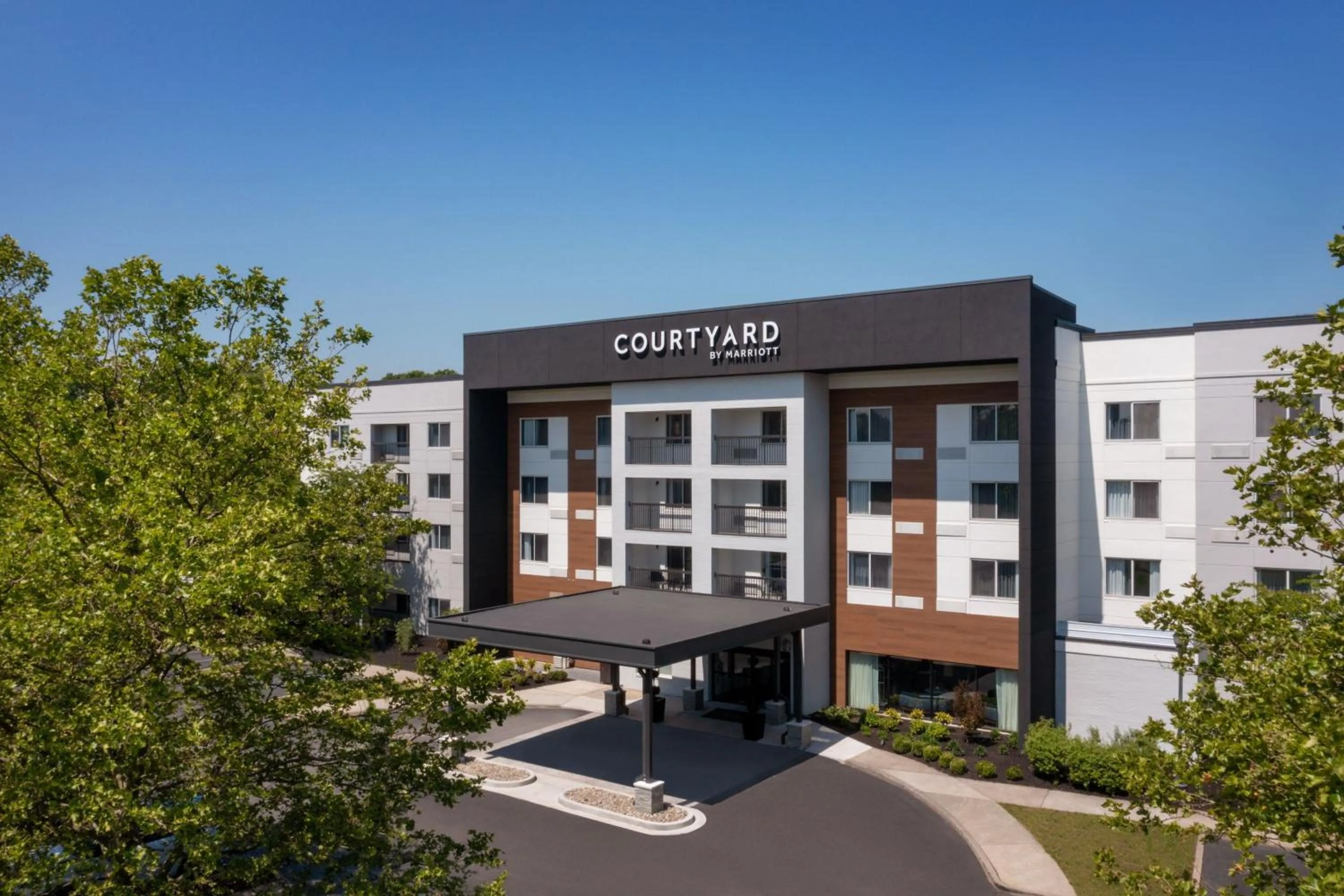 Property building in Courtyard Edison Woodbridge