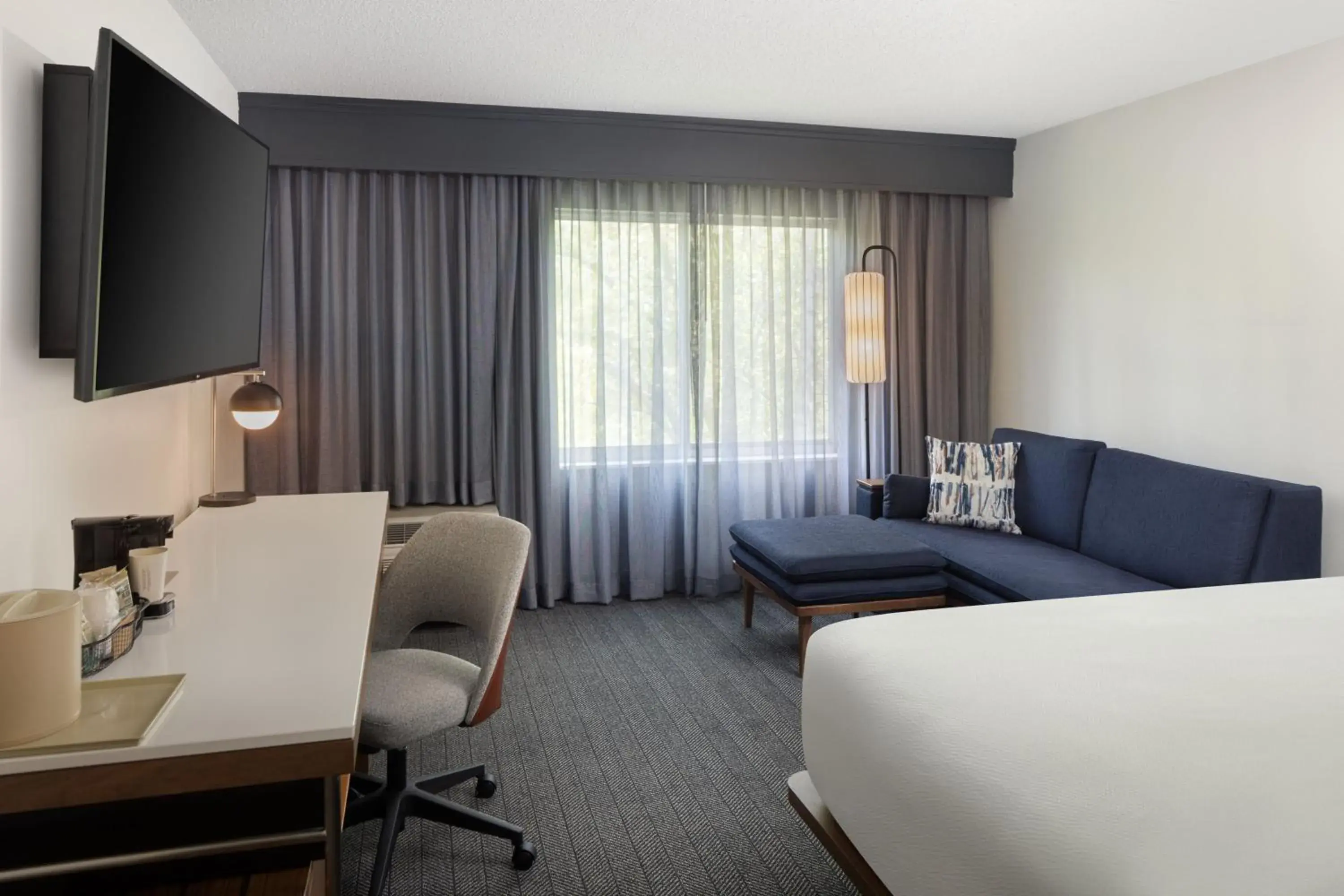 King Room with Sofa Bed in Courtyard Edison Woodbridge King Room with Sofa Bed in Courtyard Edison Woodbridge